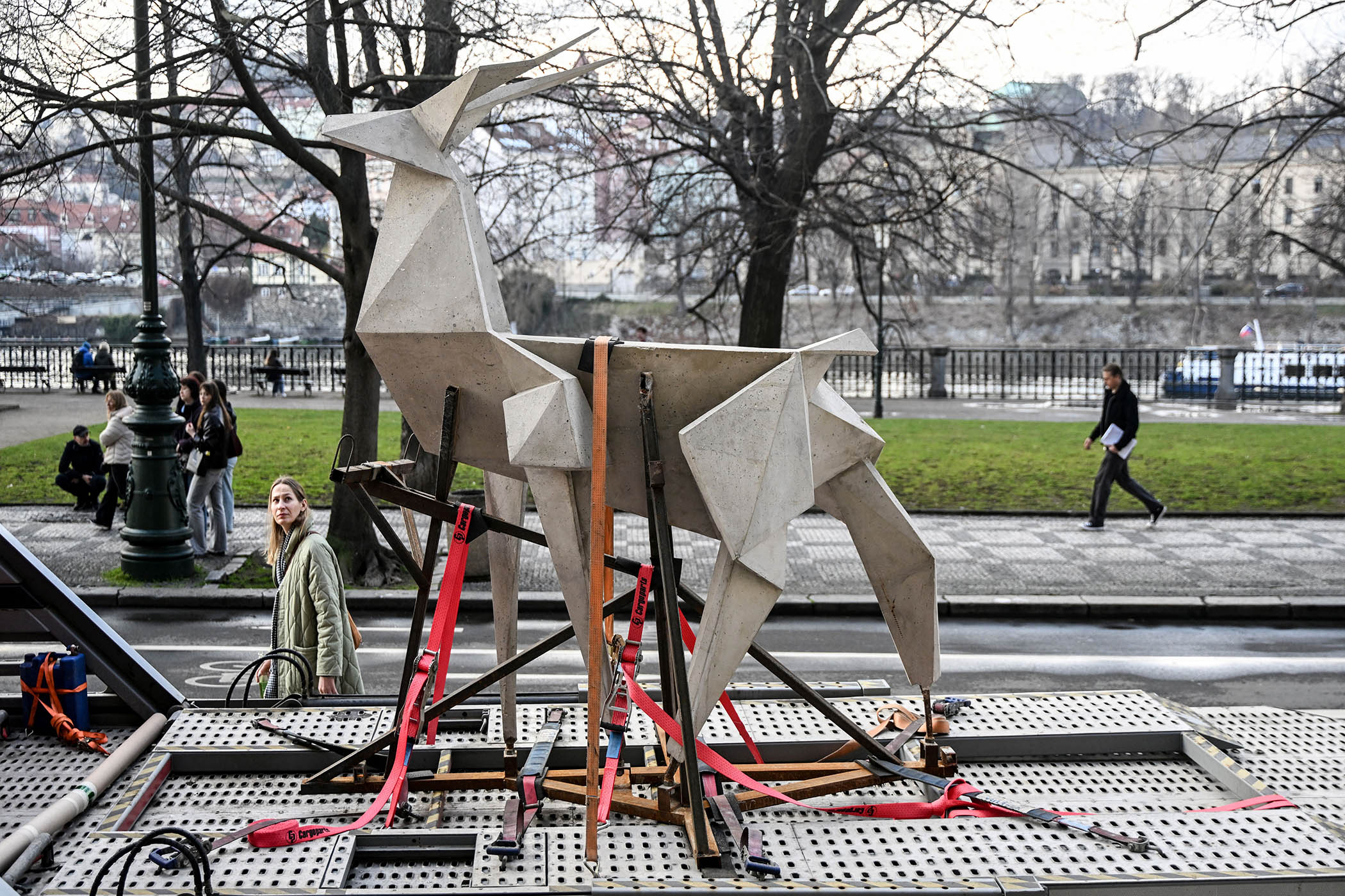 Origami Deer sculpture by Ukrainian artist Zhanna Kadyrova