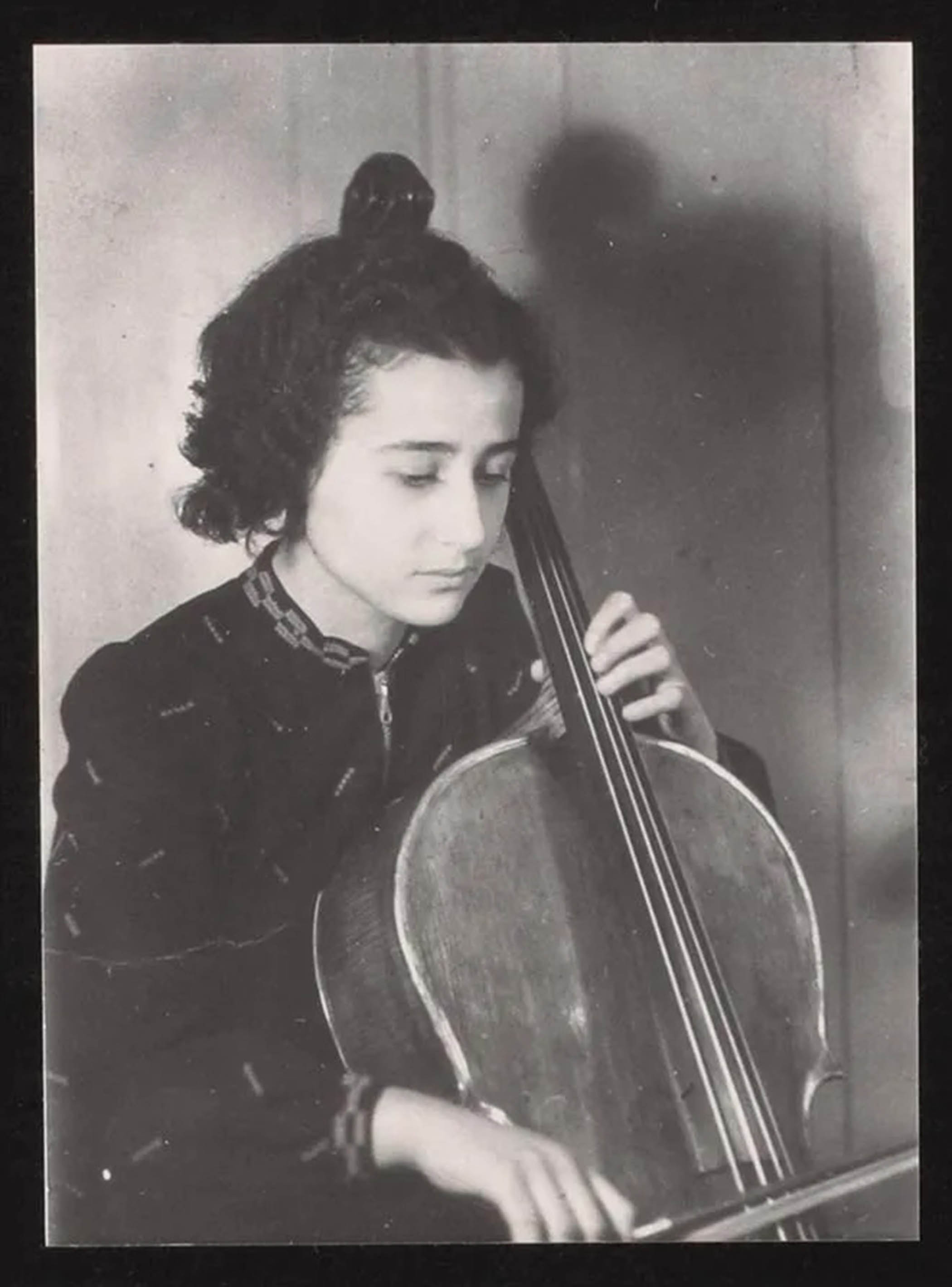 Anita Lasker-Wallfisch playing her cello before the war