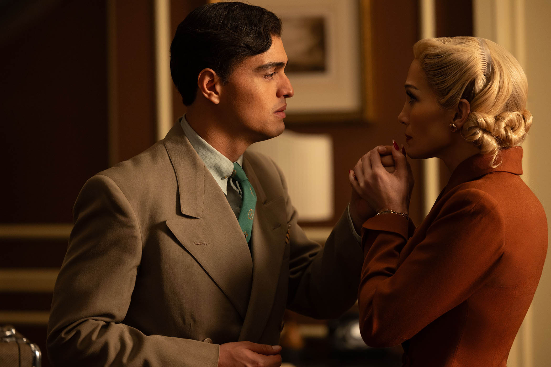 Diego Luna and Jennifer Lopez ‘exuding glamour through gritted teeth’ in Kiss of the Spider Woman