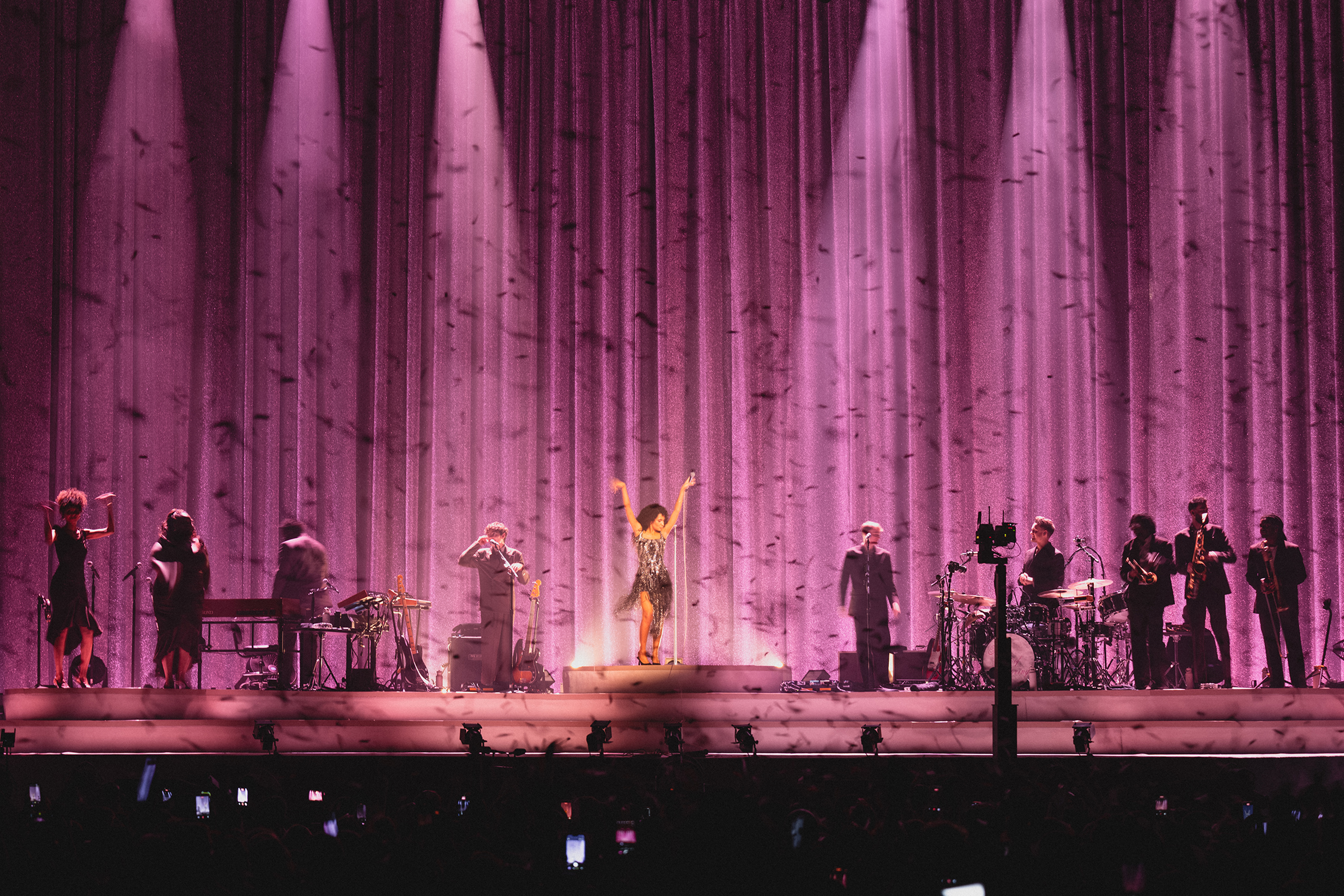 Olivia Dean on tour – timeless, polished, but something’s missing