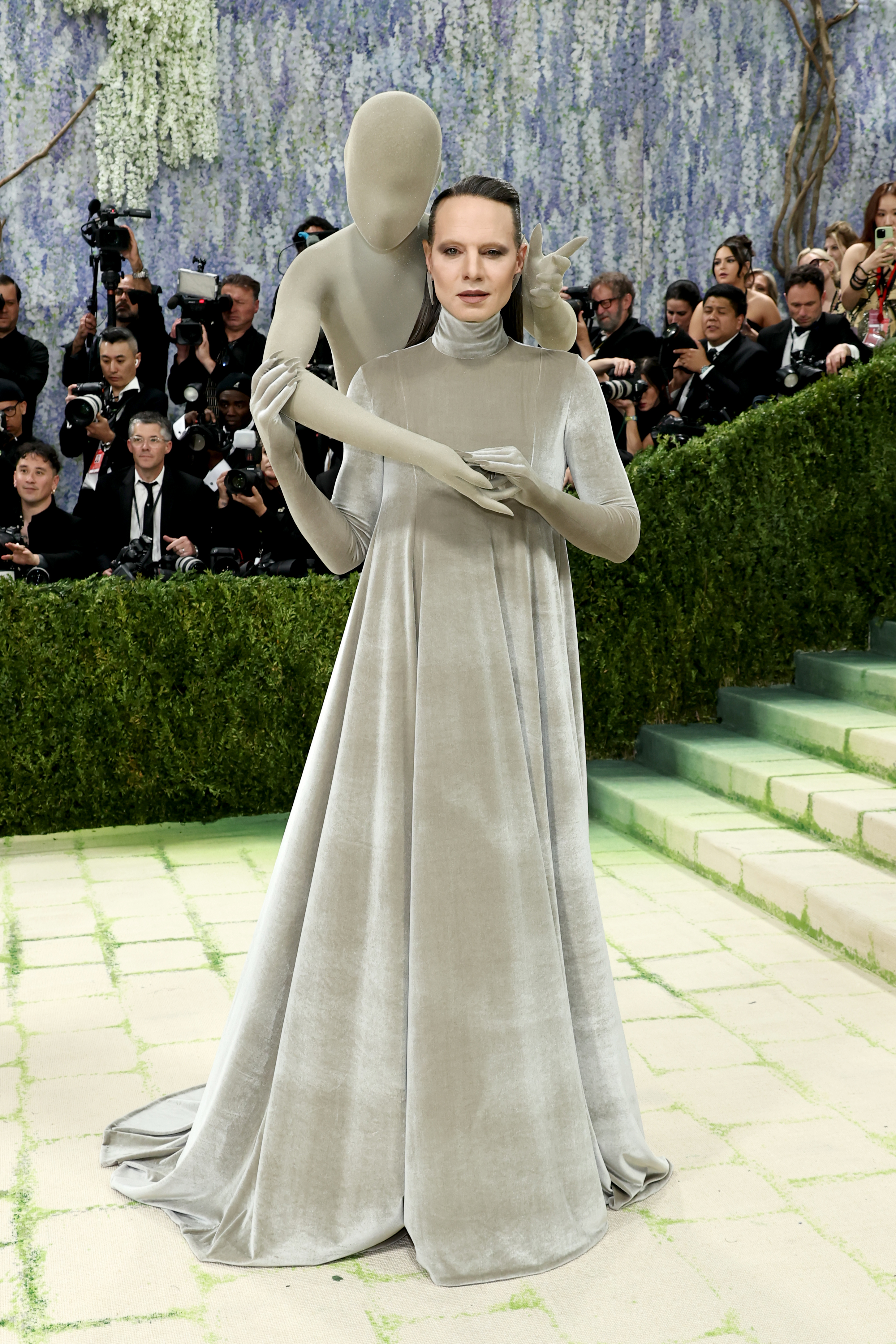 Jordan Roth chose the Jean-Léon Gérôme’s painting Pygmalion and Galatea for his custom ensemble by Robert Wun.