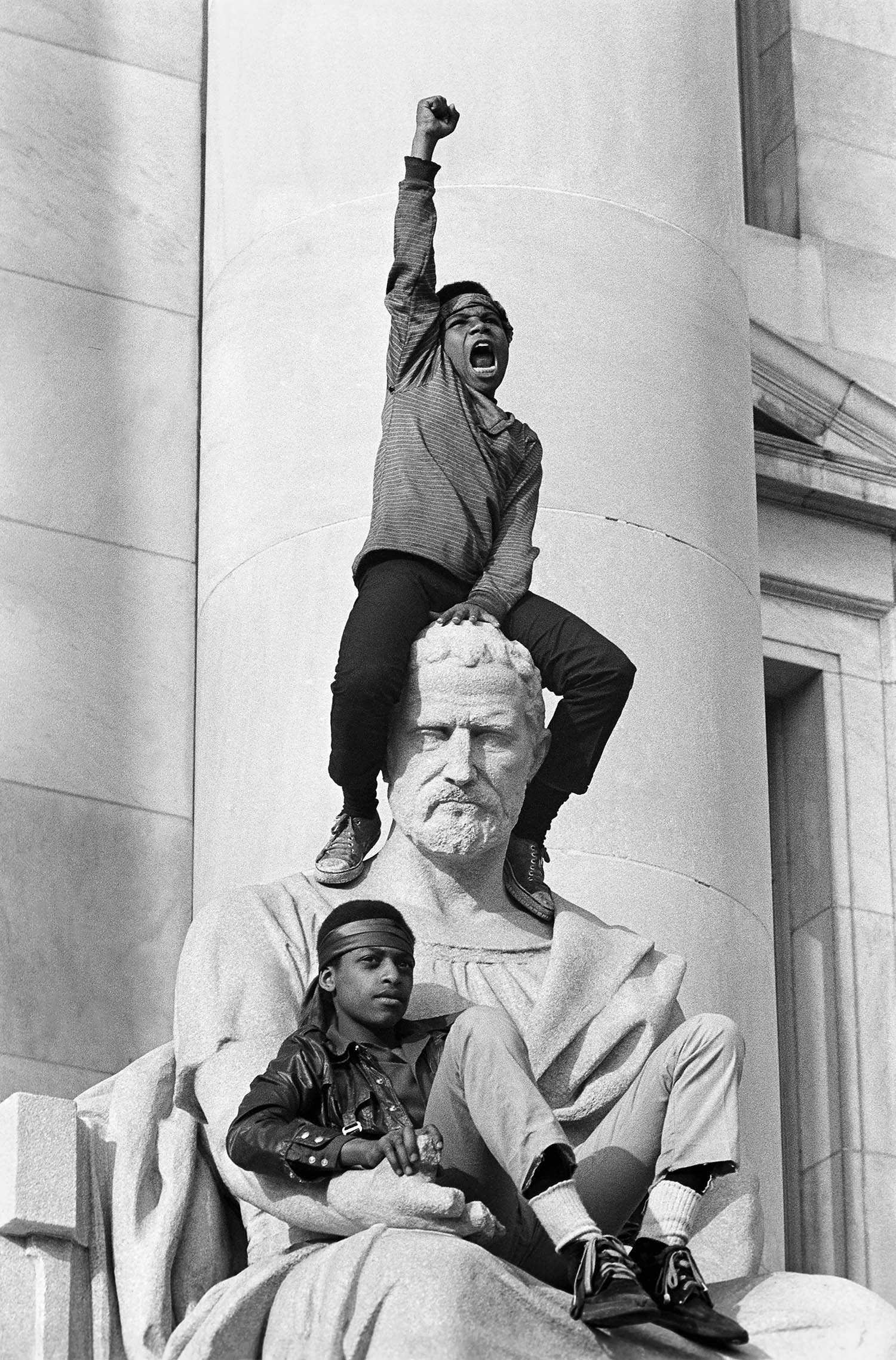 Boys protest outside the New Haven County Courthouse during the trial of Bobby Seale in May 1970