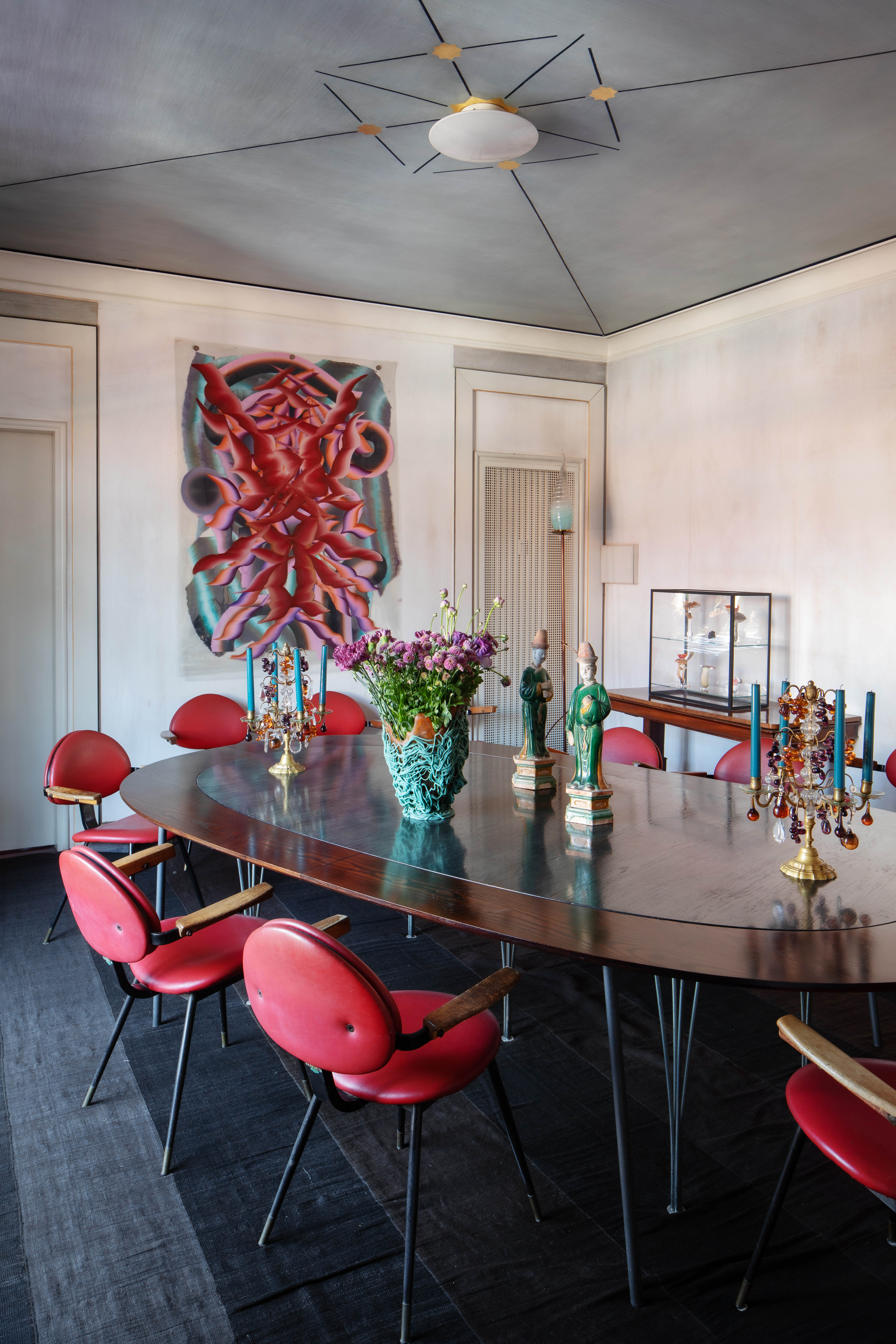 ‘My attitude has always been to choose the more difficult route to arrive to beauty’: the extended Arne Jacobsen table and Carlo Mollino chairs