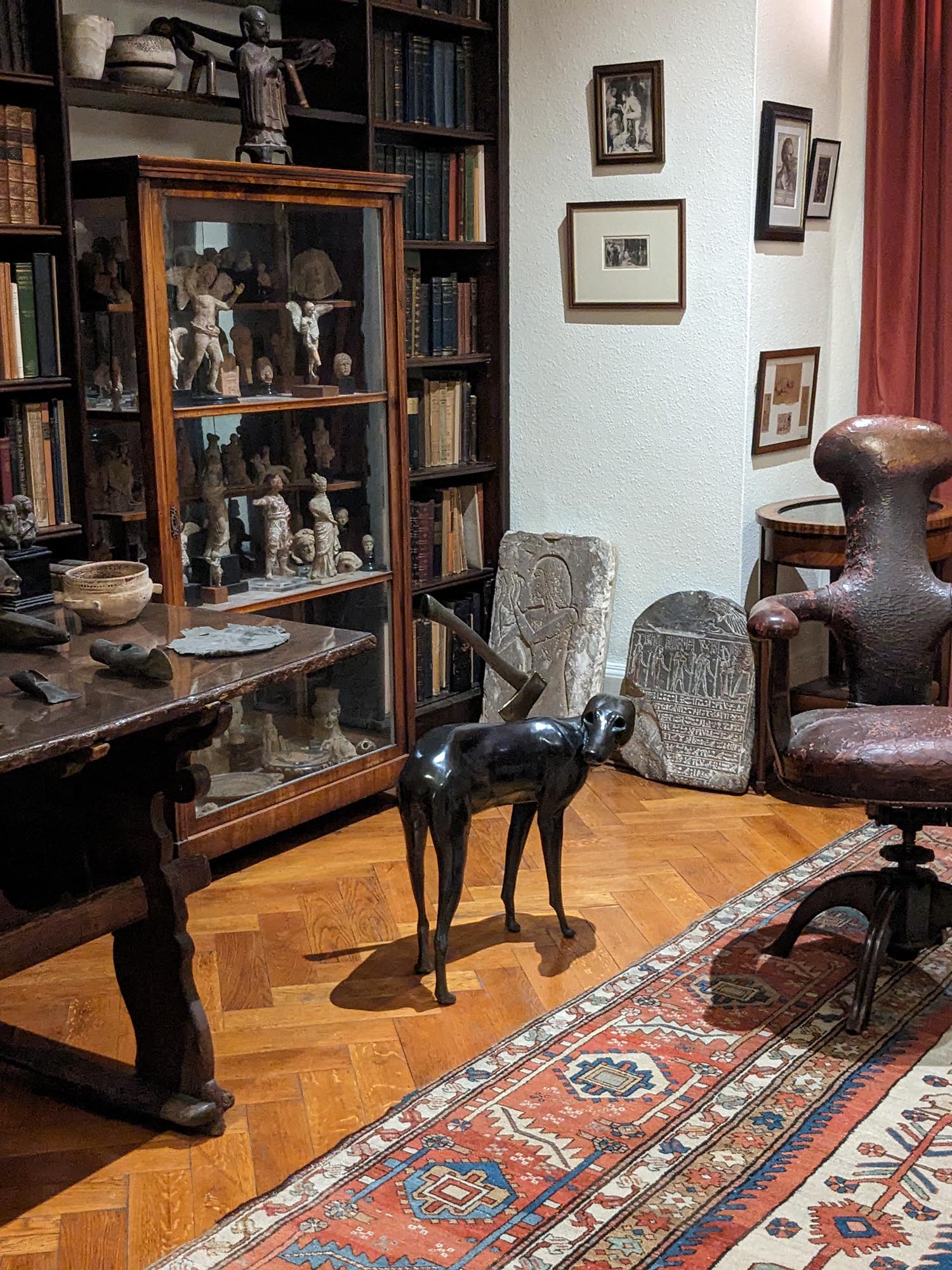 Mathew Weir’s bronze wolf on display at the Freud Museum