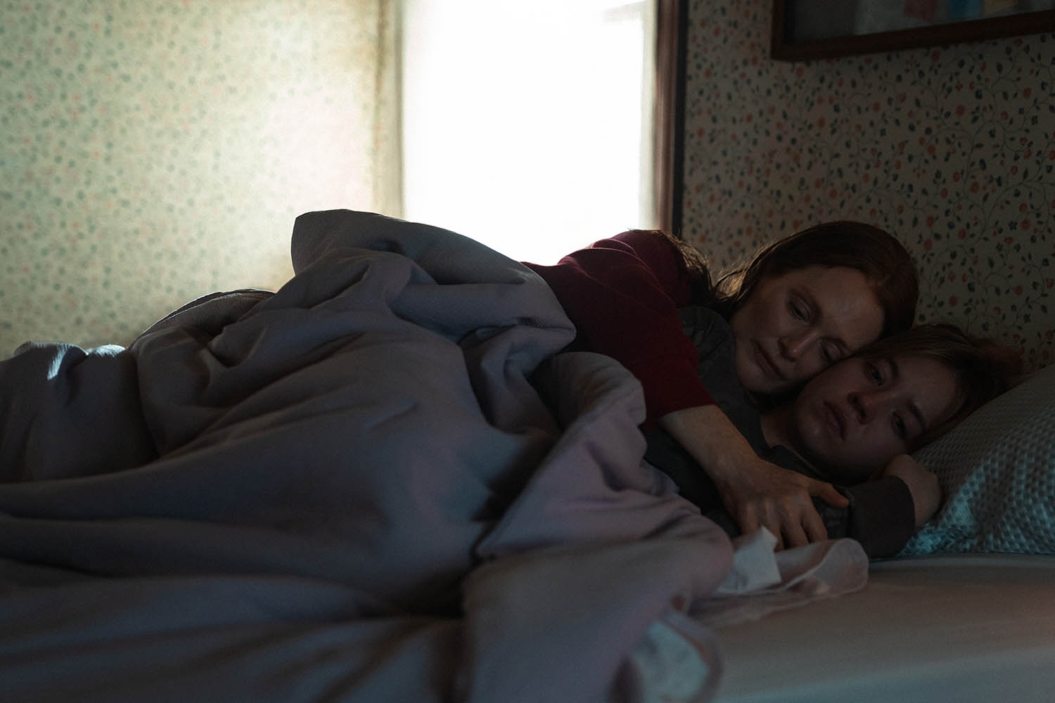 Julianne Moore and Sydney Sweeney in Echo Valley