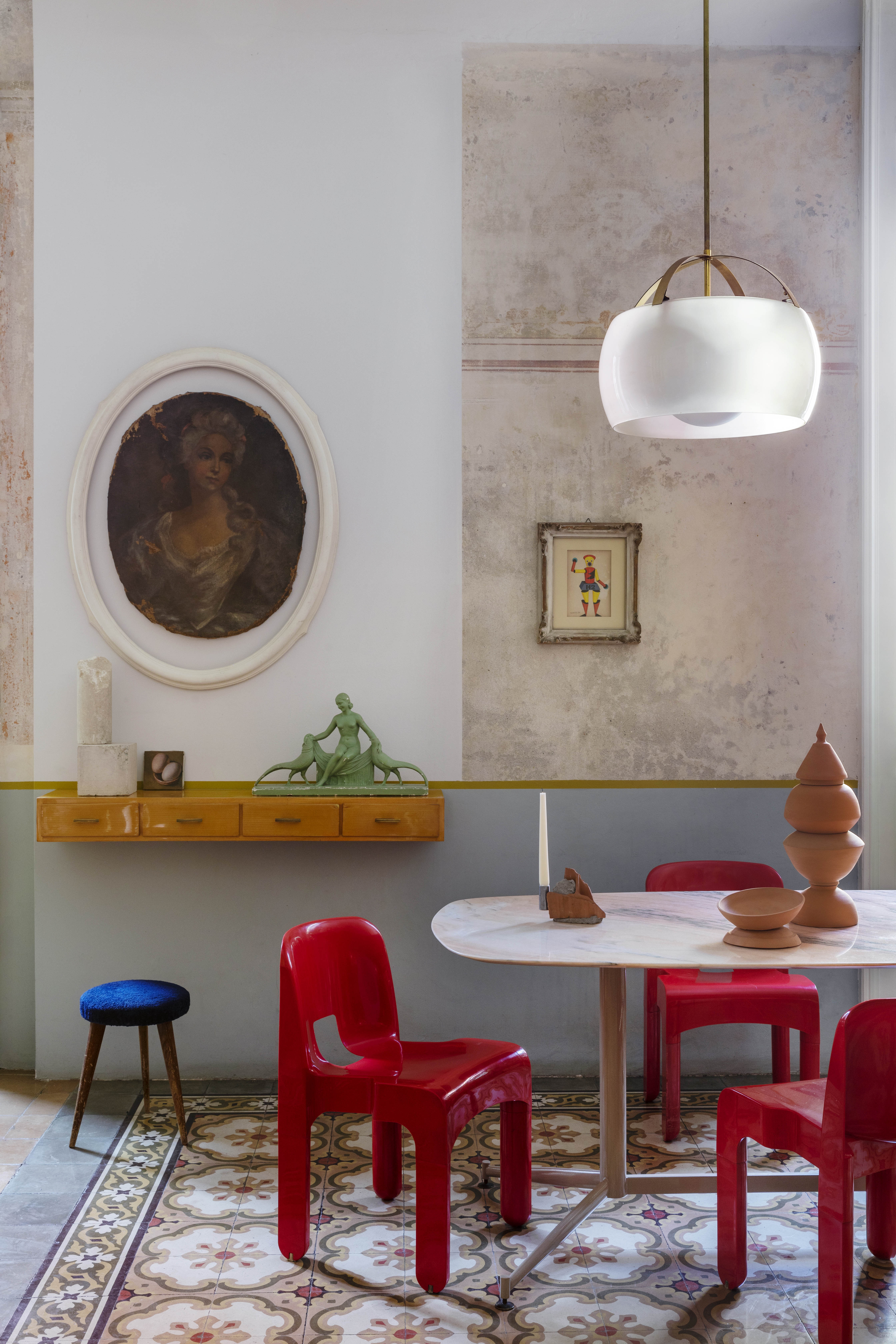 Ceramics and artworks, délabré walls and original tiles in the living room