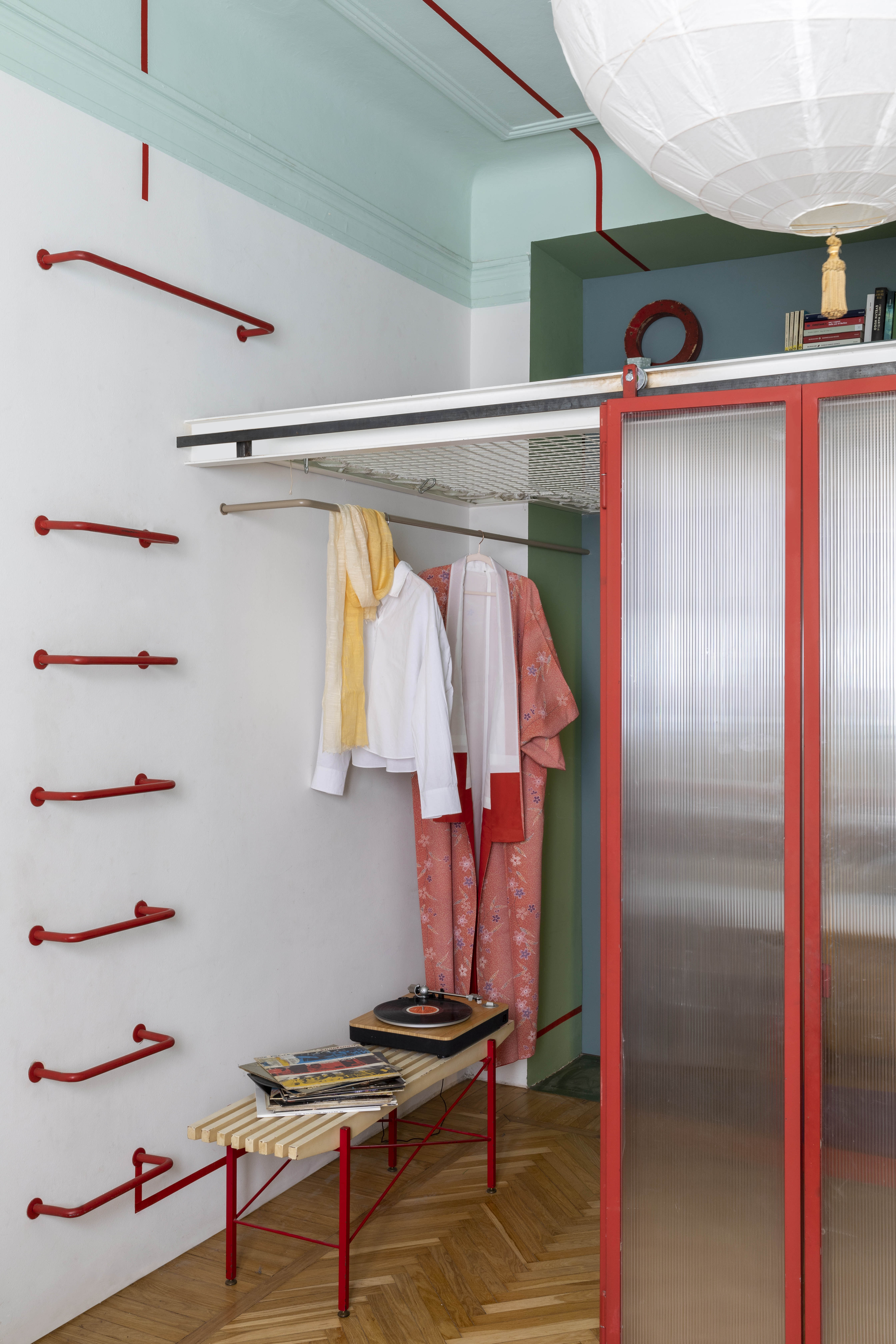 Hogwarts-inspired ladders and suspended nets for Matilde and Nora