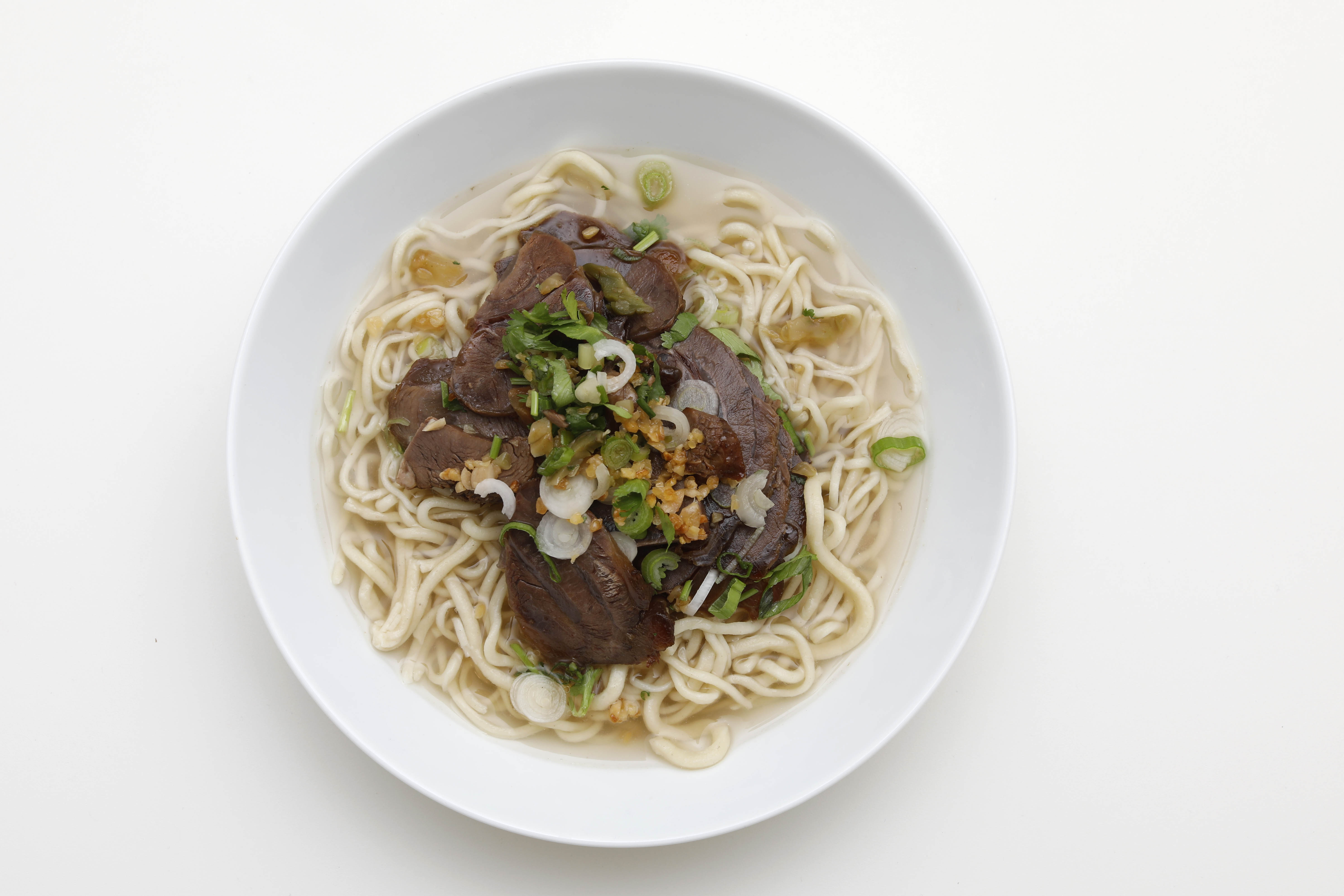 ‘Noodles that soaked up the garlic-infused broth perfectly’: garlic sliced beef noodles in broth
