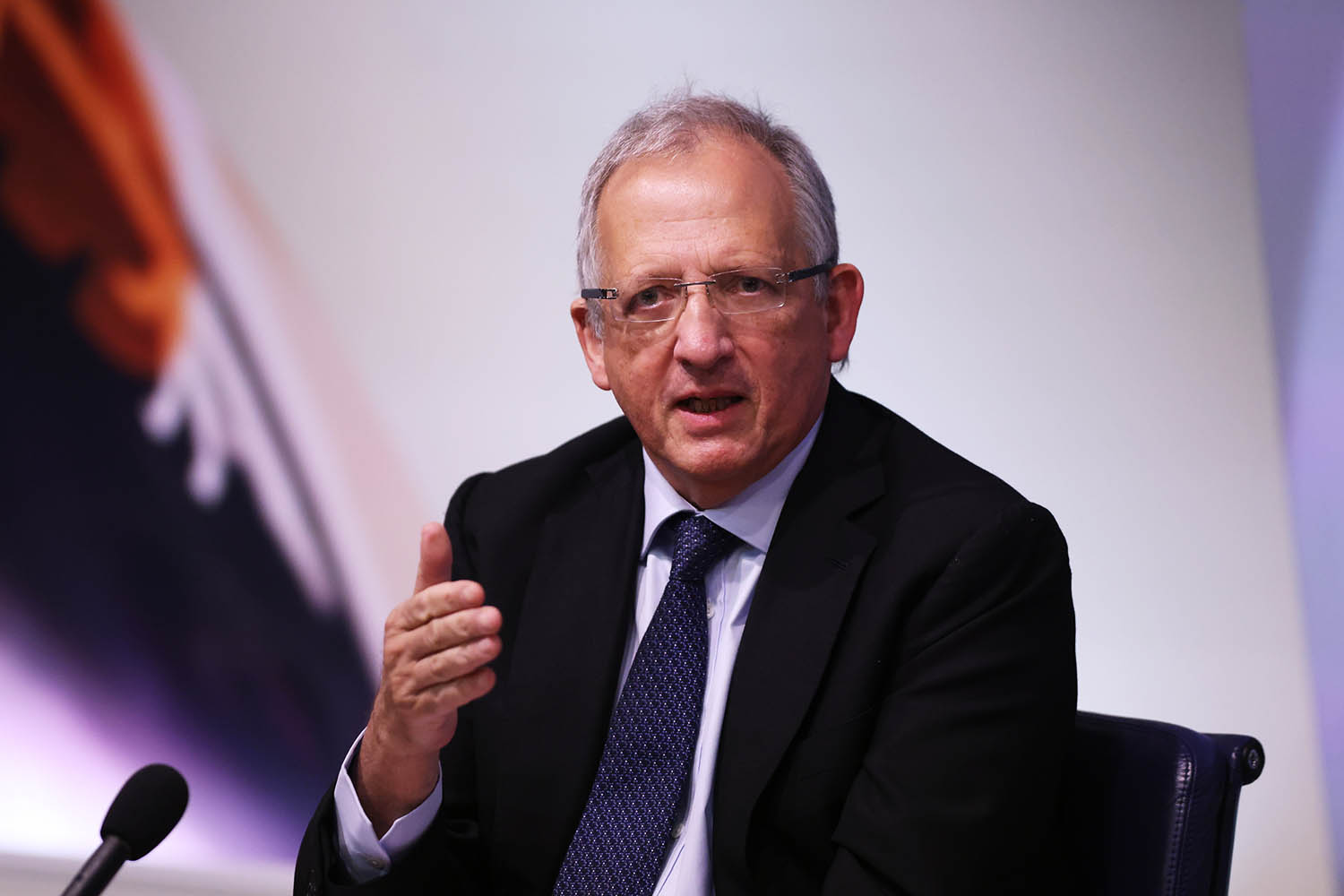 Former deputy governor of the Bank of England Sir Jon Cunliffe is reportedly among those No 10 is seeking as an economics adviser to Keir Starmer