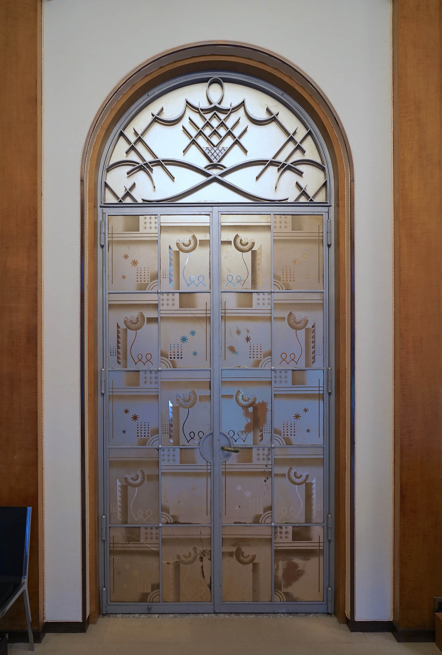 This building, now the Tokyo Metropolitan Teien Art Museum, was built in 1933 as the residence of Prince and Princess Asaka. They were introduced to Art Deco during a stay in France and hired French architects and decorators to create their home in the style. This etched door was created by the glass artist Max Ingrand whose work Štěch has seen in France and Venezuela