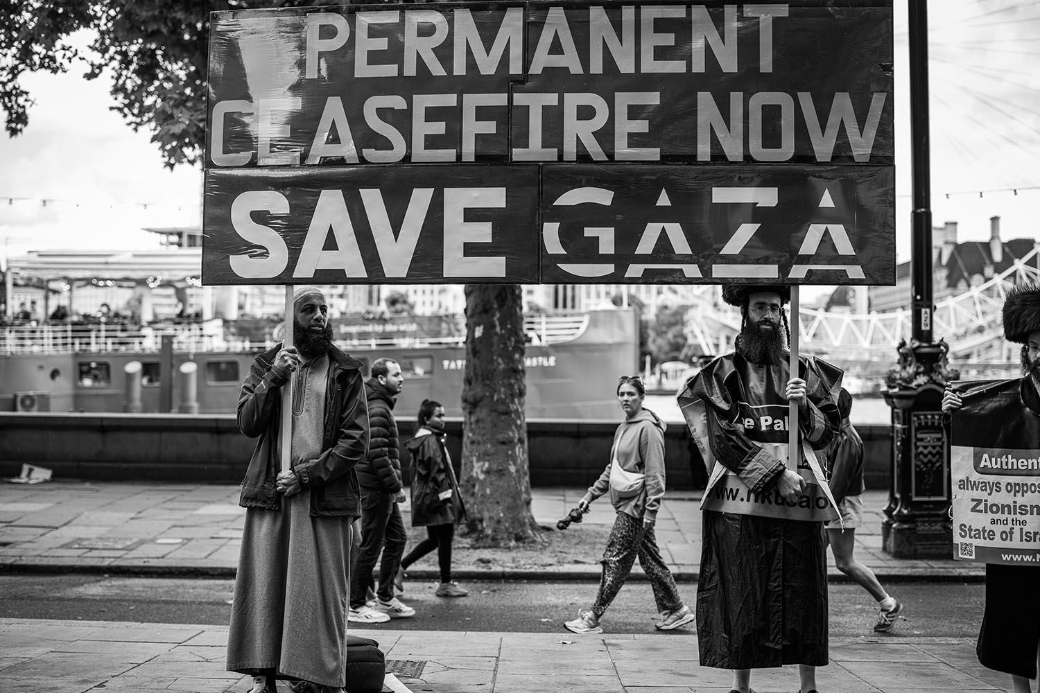 Brothers in Protest: Harriman’s image of a Muslim man and a Orthodox Jewish man in solidarity
