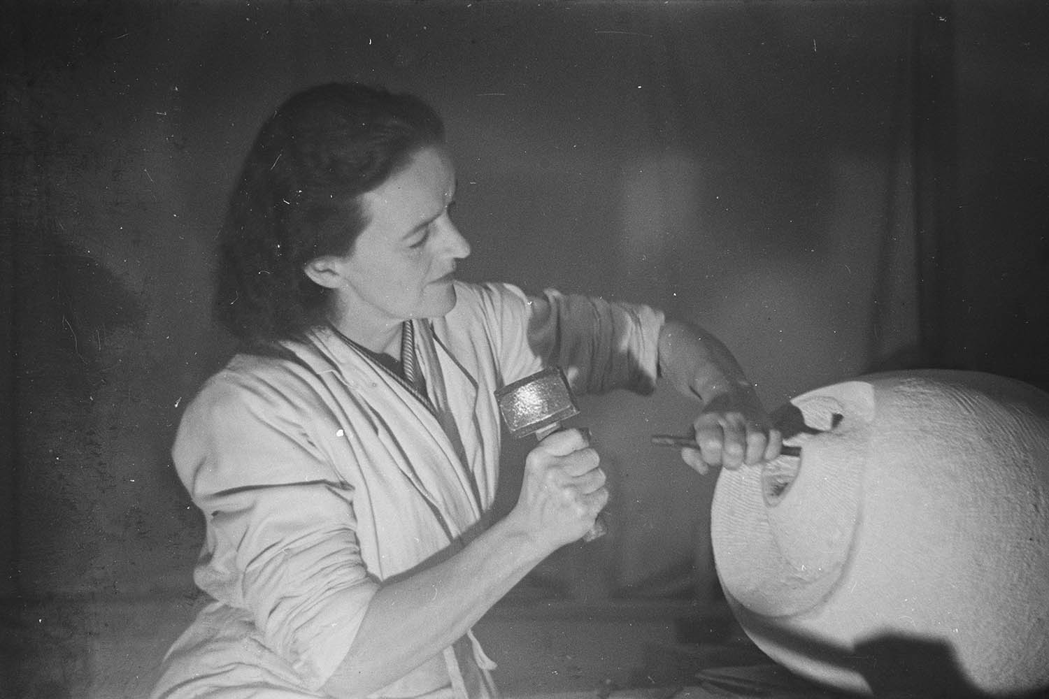 Barbara Hepworth working on Eidos, a similar sculpture, in 1947