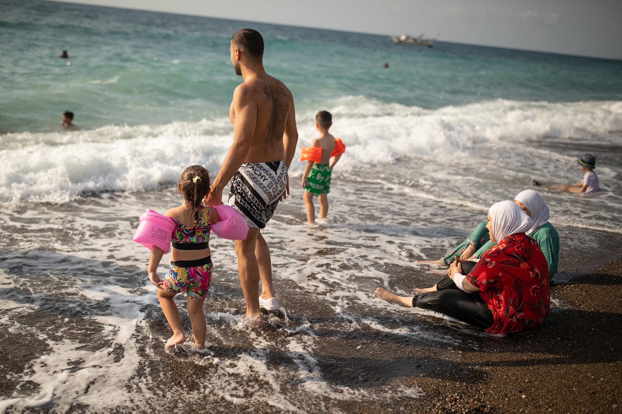 After 14 years of war, Syrians see the sea for the first time