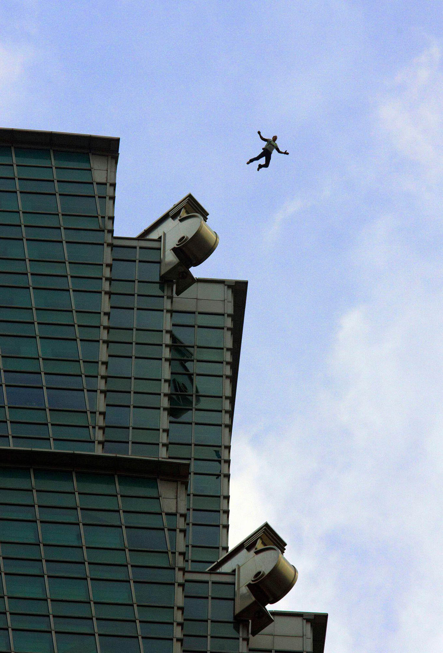He jumps from the Taipei 101 building, Taiwan, in 2010