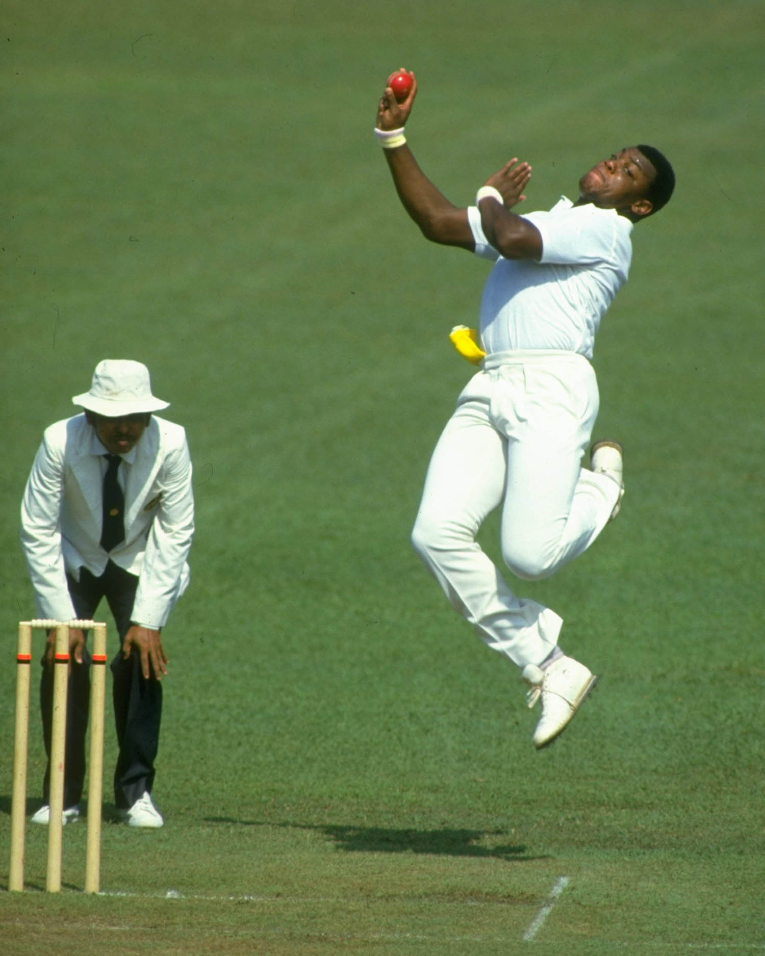 David ‘Syd’ Lawrence bowls against Sri Lanka in 1986.