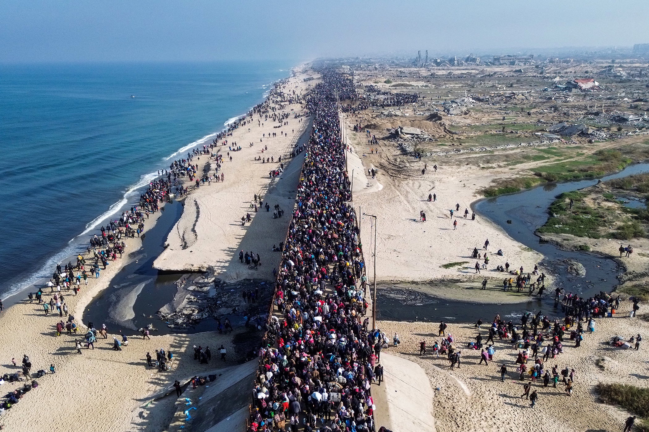 27/1/25: Displaced Gazans walking toward Gaza City
