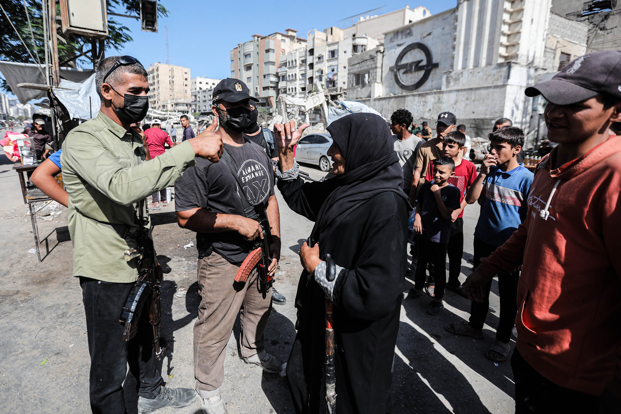 Palestinian police resume their duties to maintain security in Gaza City