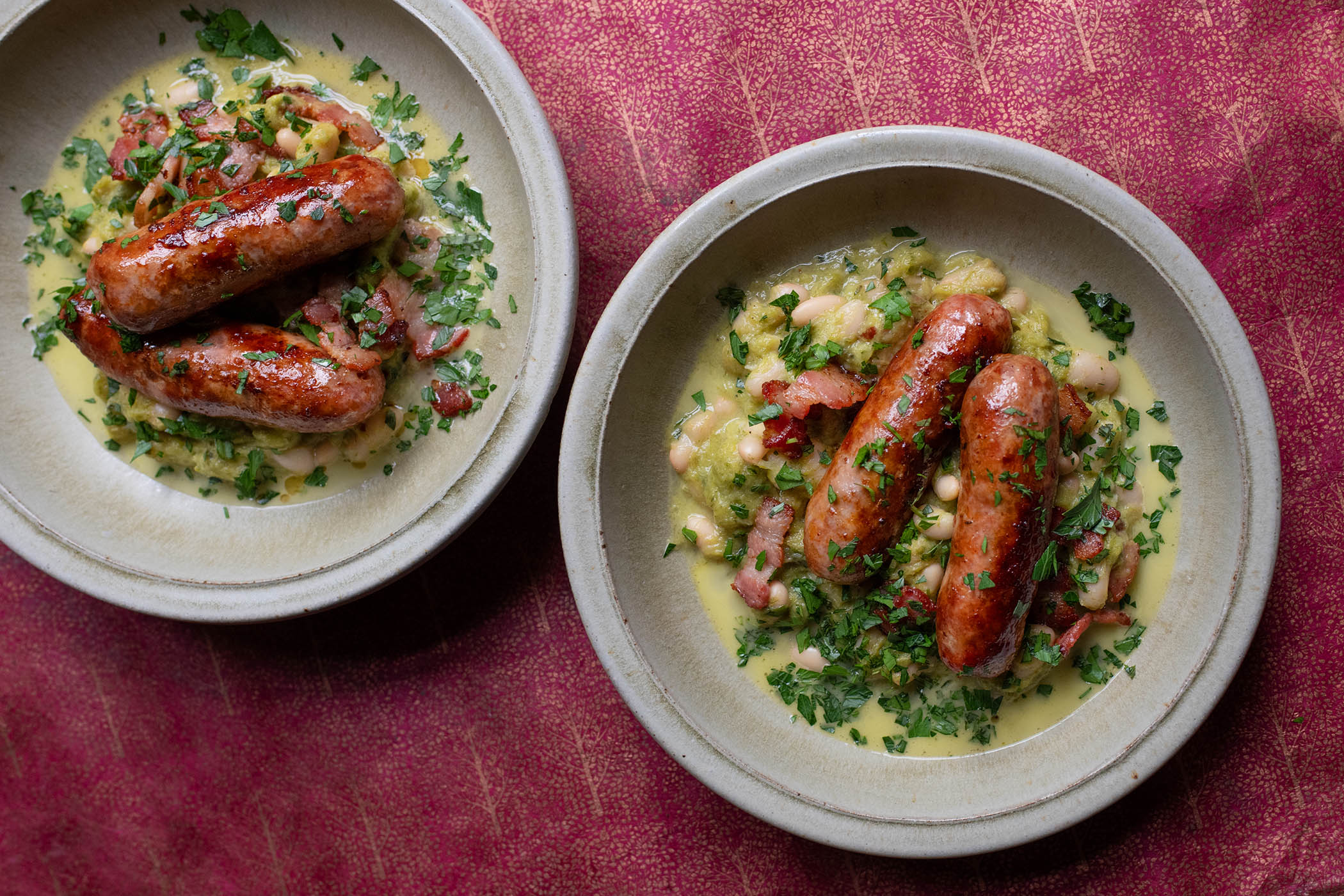 Make the evening go with a banger: haricot beans and sausages