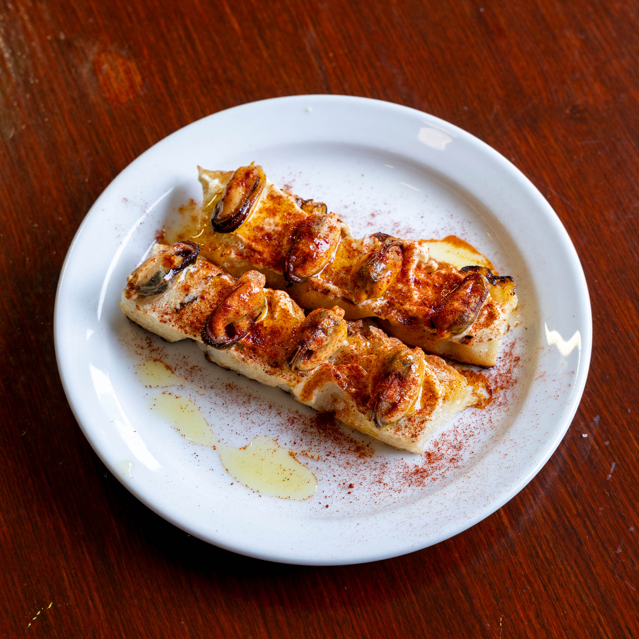 Mussel, grilled bread & curry leaf aioli
