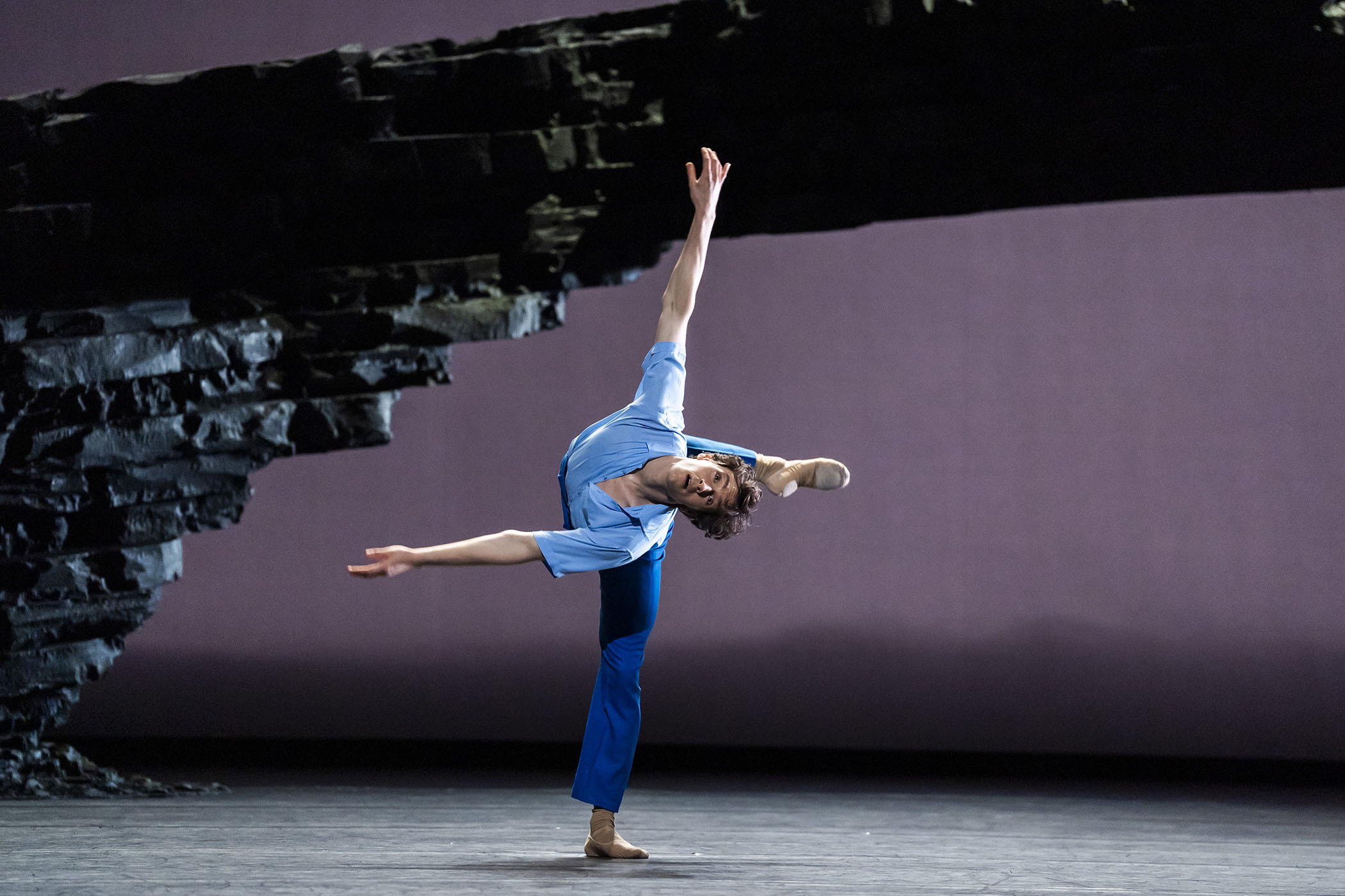 ‘His is body﻿ extended into thoughtful, circling shapes and arcs’: William Bracewell, above with Matthew Ball