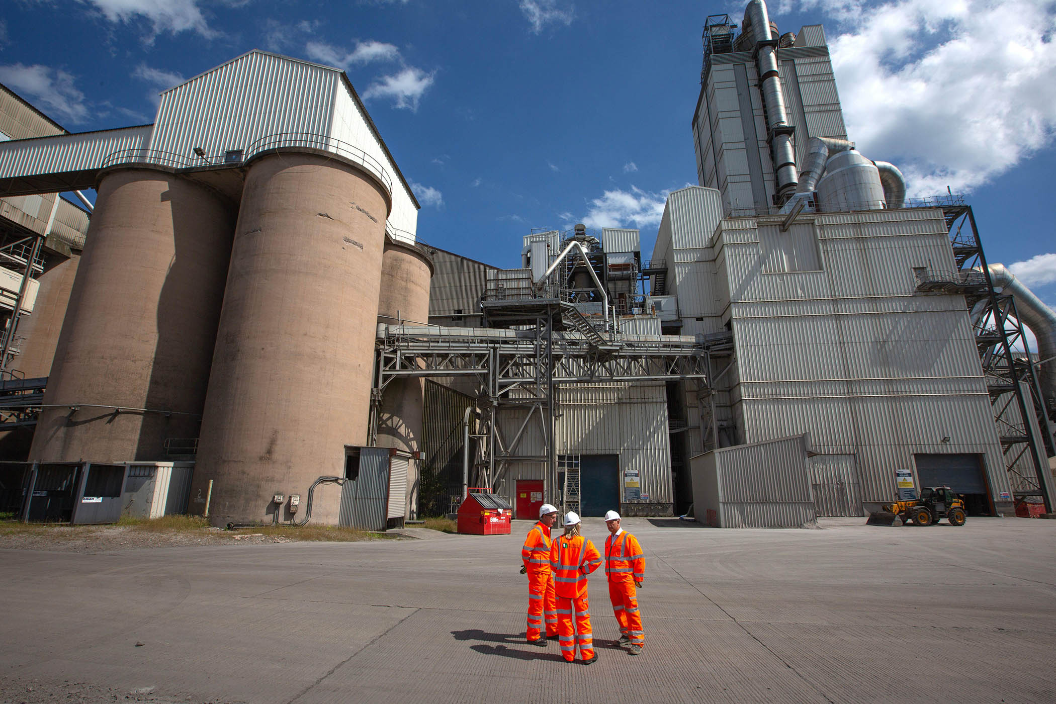 Building materials firm Heidelberg has signed a contract for a carbon capture project in north Wales