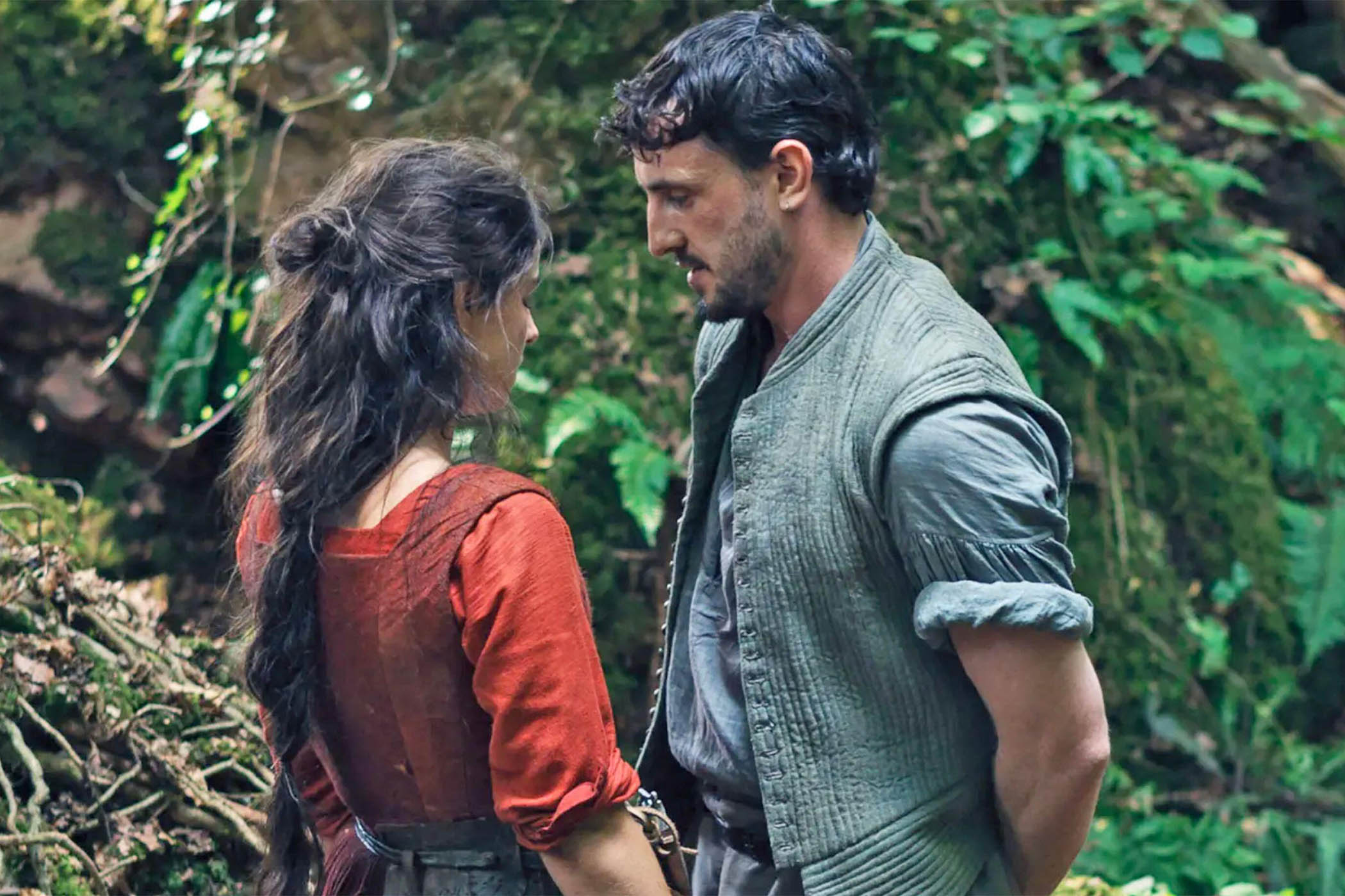 Jessie Buckley as Agnes and Paul Mescal as Shakespeare in Hamnet