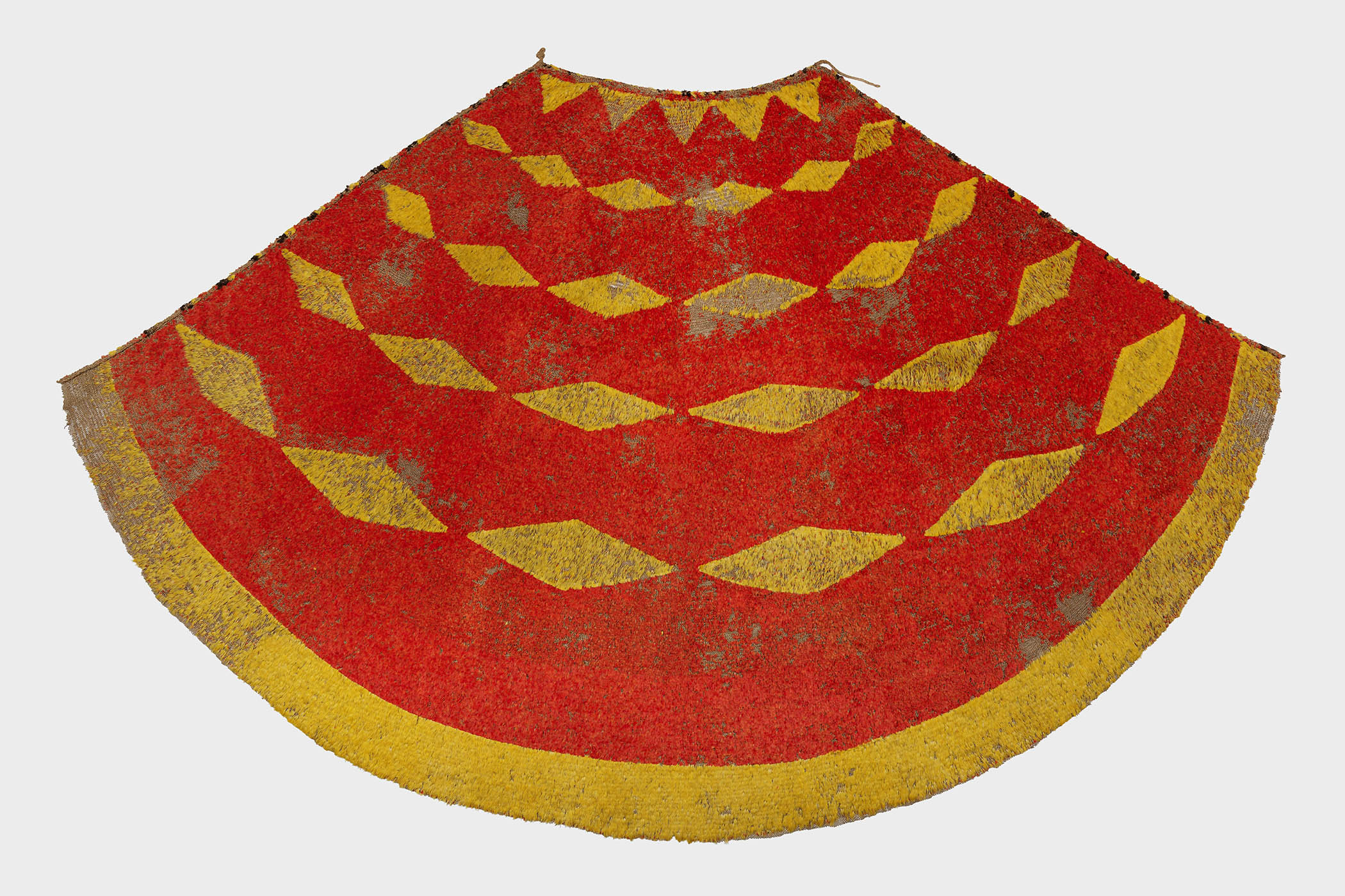 A ‘stupendous’ cloak is on show at the British Museum. Main image: King Liholiho (Kamehameha II) of Hawaii and Queen Kamāmalu