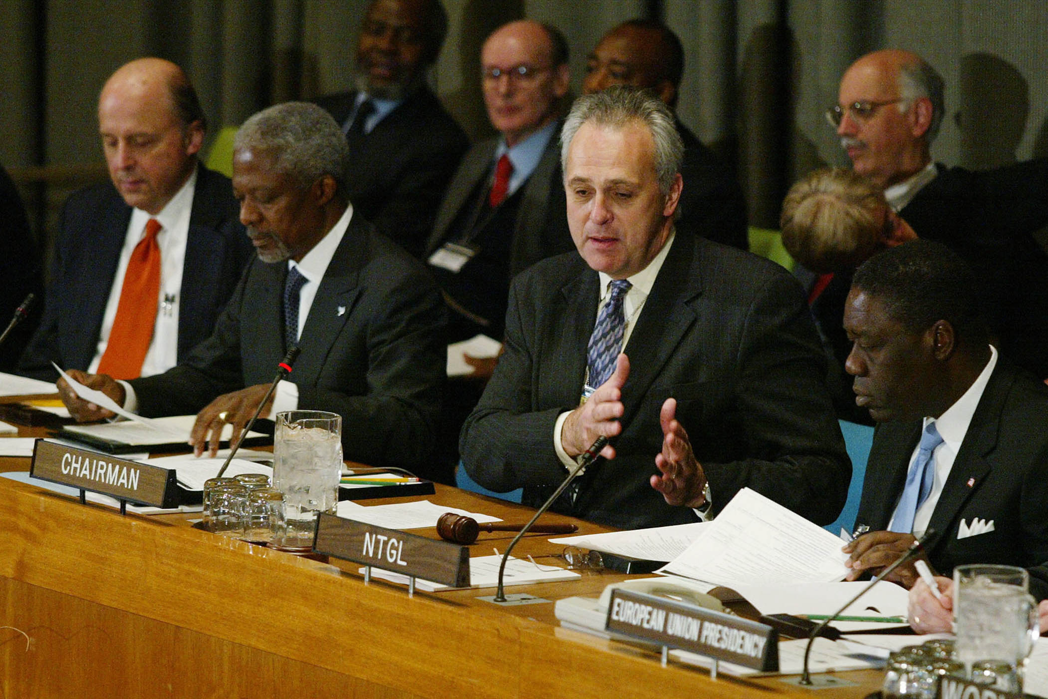 Kofi Annan and Mark Malloch Brown at a UN conference in New York in 2004