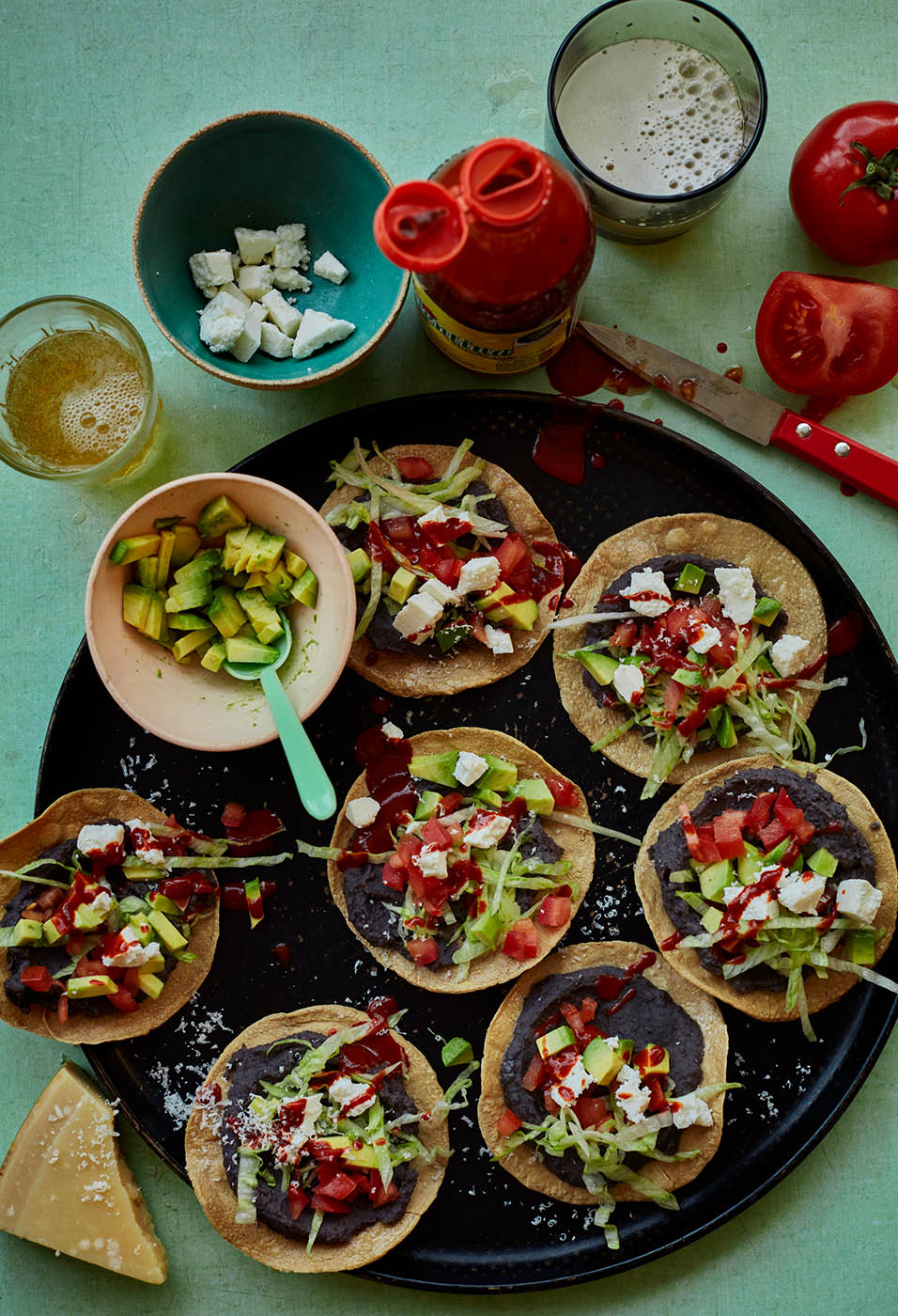No need to soak the beans overnight… tostadas de frijoles negros refritos