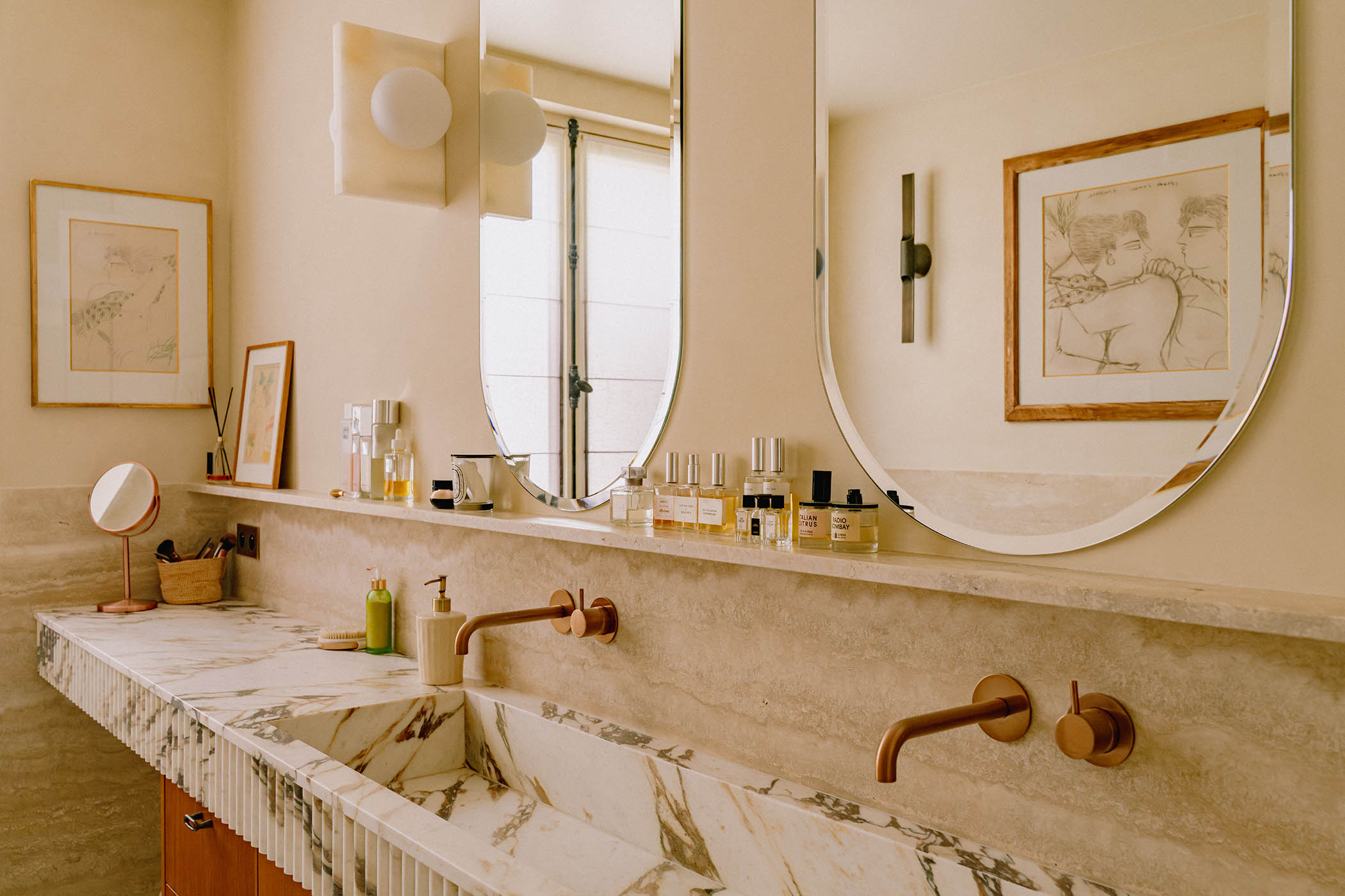 Shining example: more marble in the bathroom