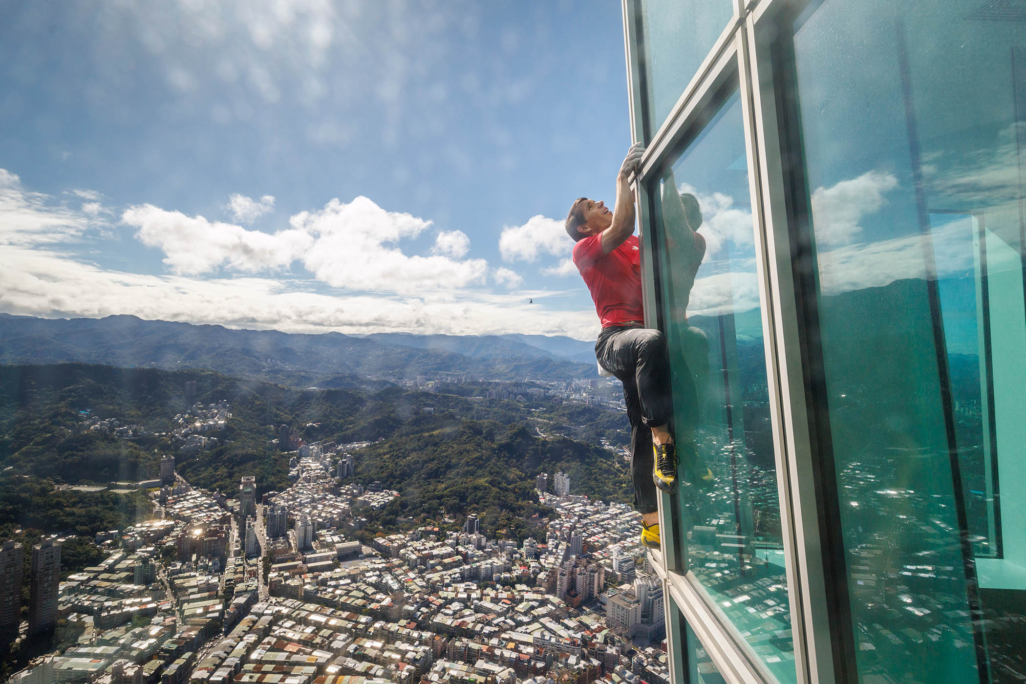 Alex Honnold mid-climb of the 508-metre building.