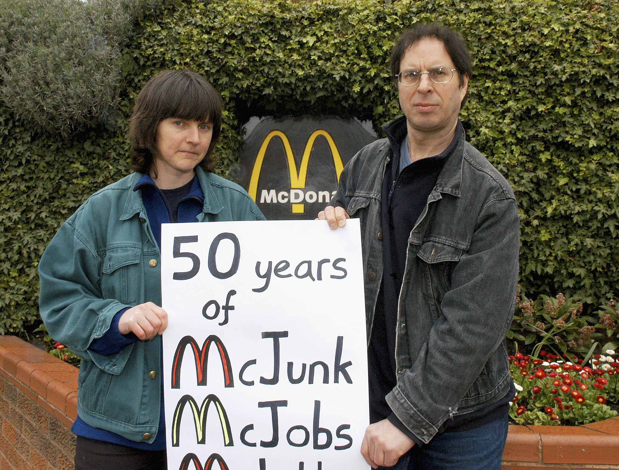 Helen Steel and David Morris outside the McDonald’s London offices in 2005