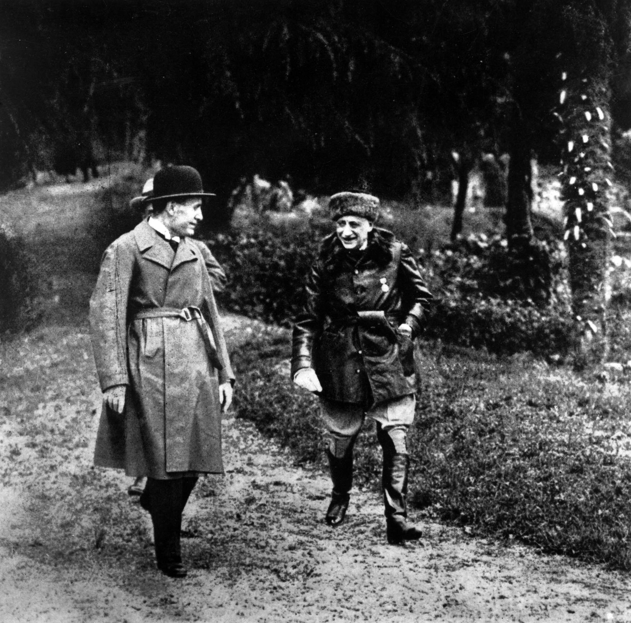Gabriele d’Annunzio, right, with Mussolini in 1925