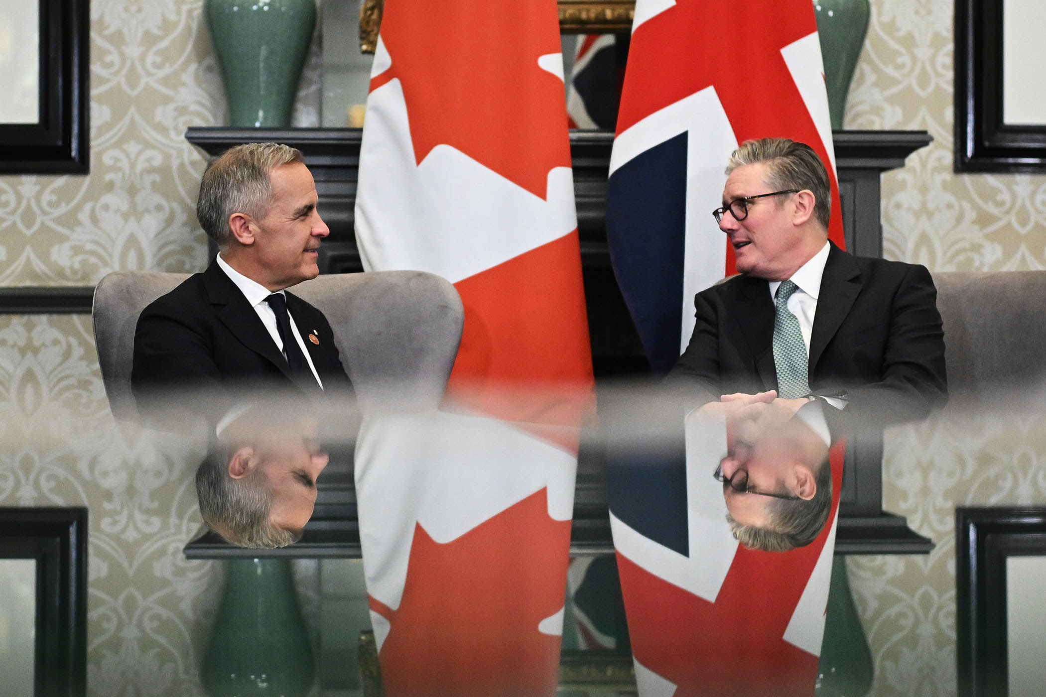 Mark Carney and Keir Starmer meet during the G20 leaders' summit in Johannesburg in November