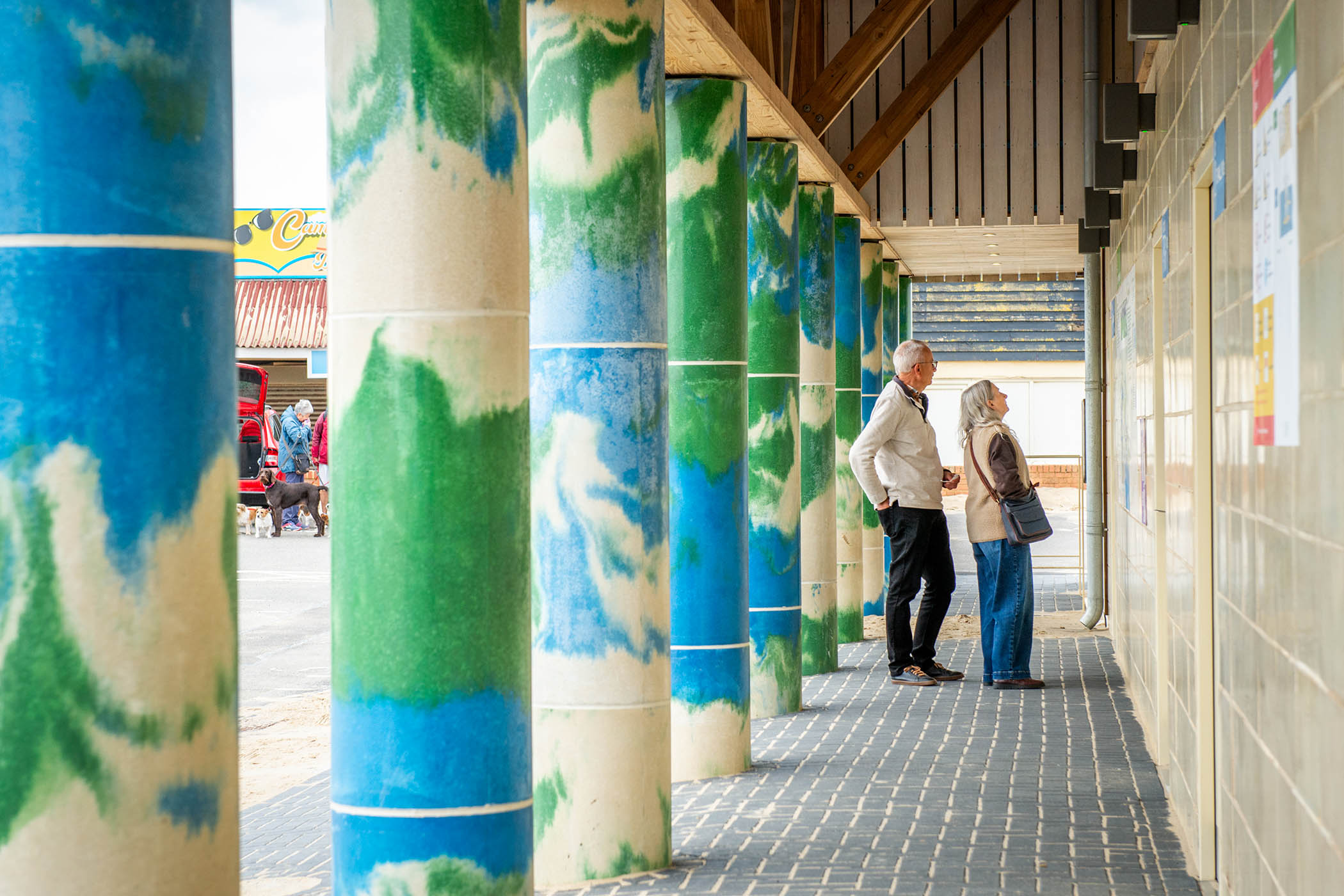 Pillars are dyed with blue-green-cream swirls inspired by the garish colours of ice-creams