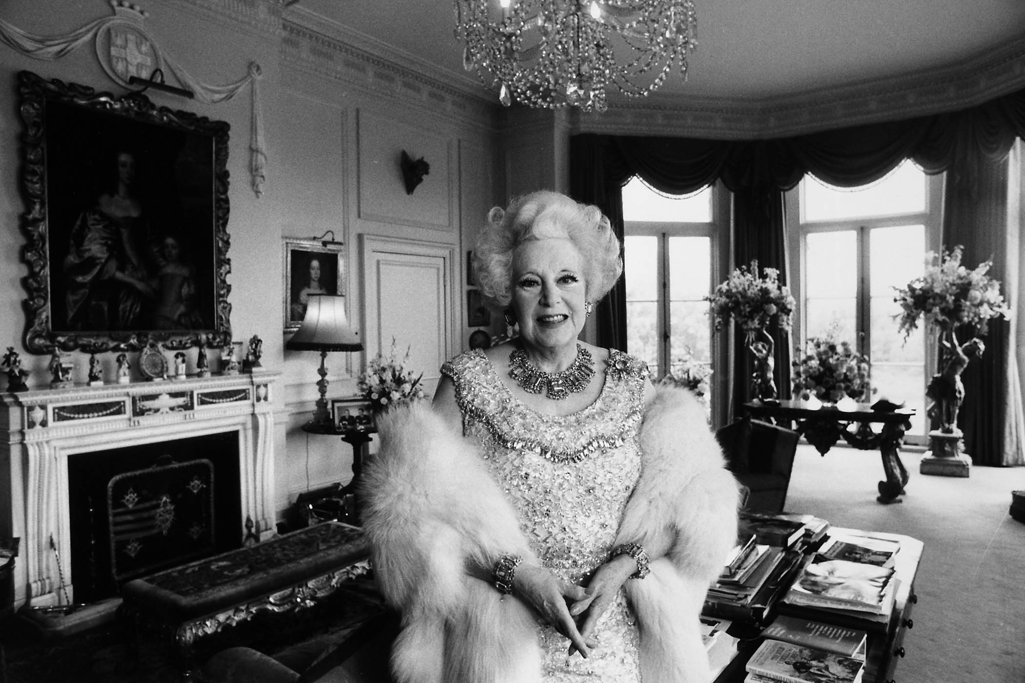 Barbara Cartland: a witty and sympathetic biography of the prolific romantic novelist