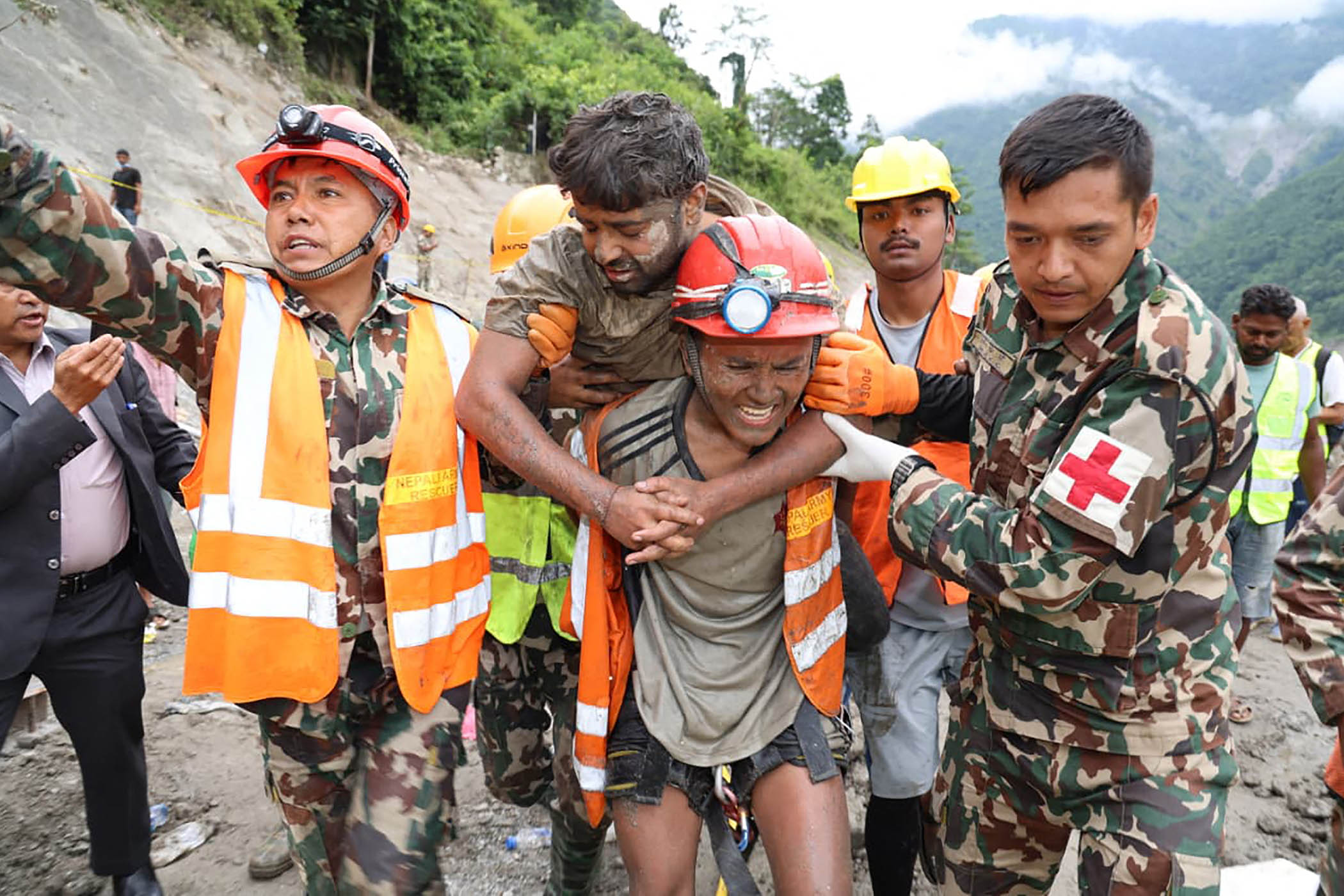 Rescue of tunnel workers in Nepal keeps faint hopes alive