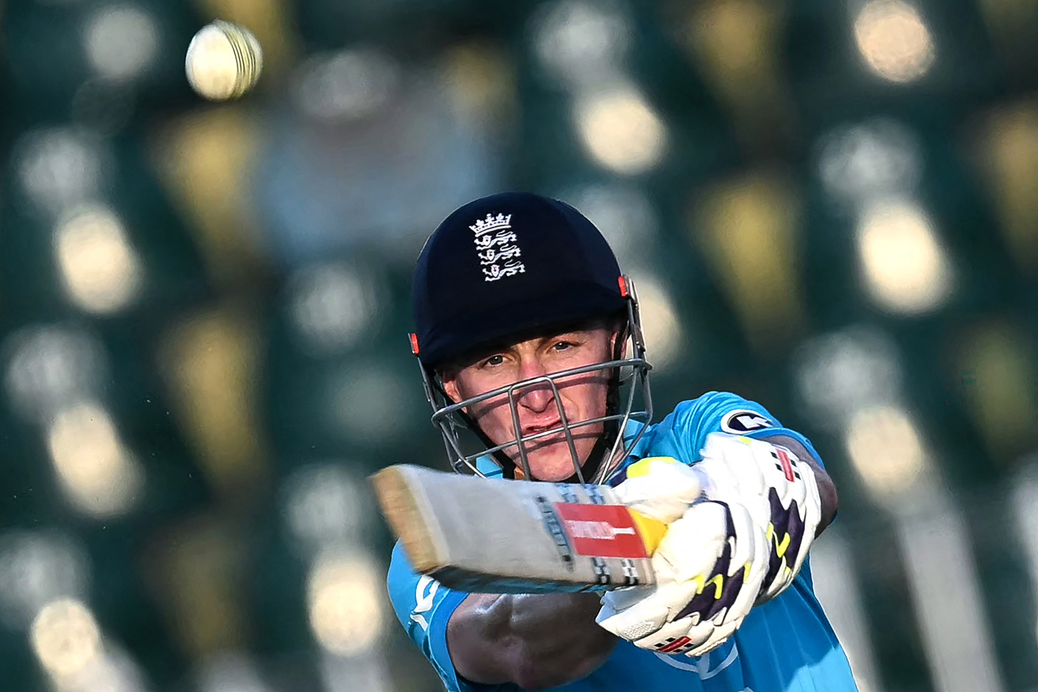 Familiar issue for big-hitting England: taking middle-over wickets