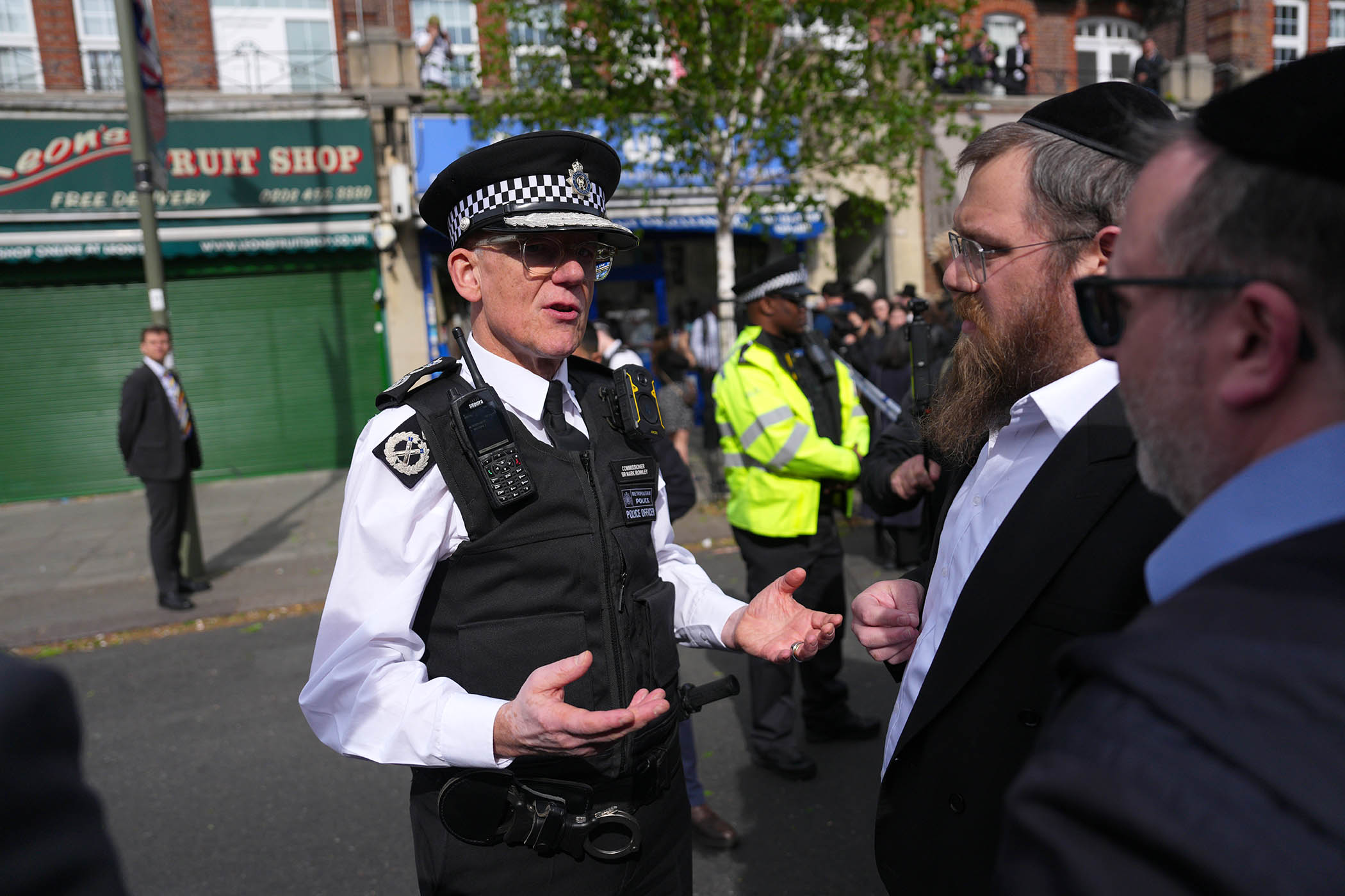 Met police commissioner Sir Mark Rowley speaking to members of the community.