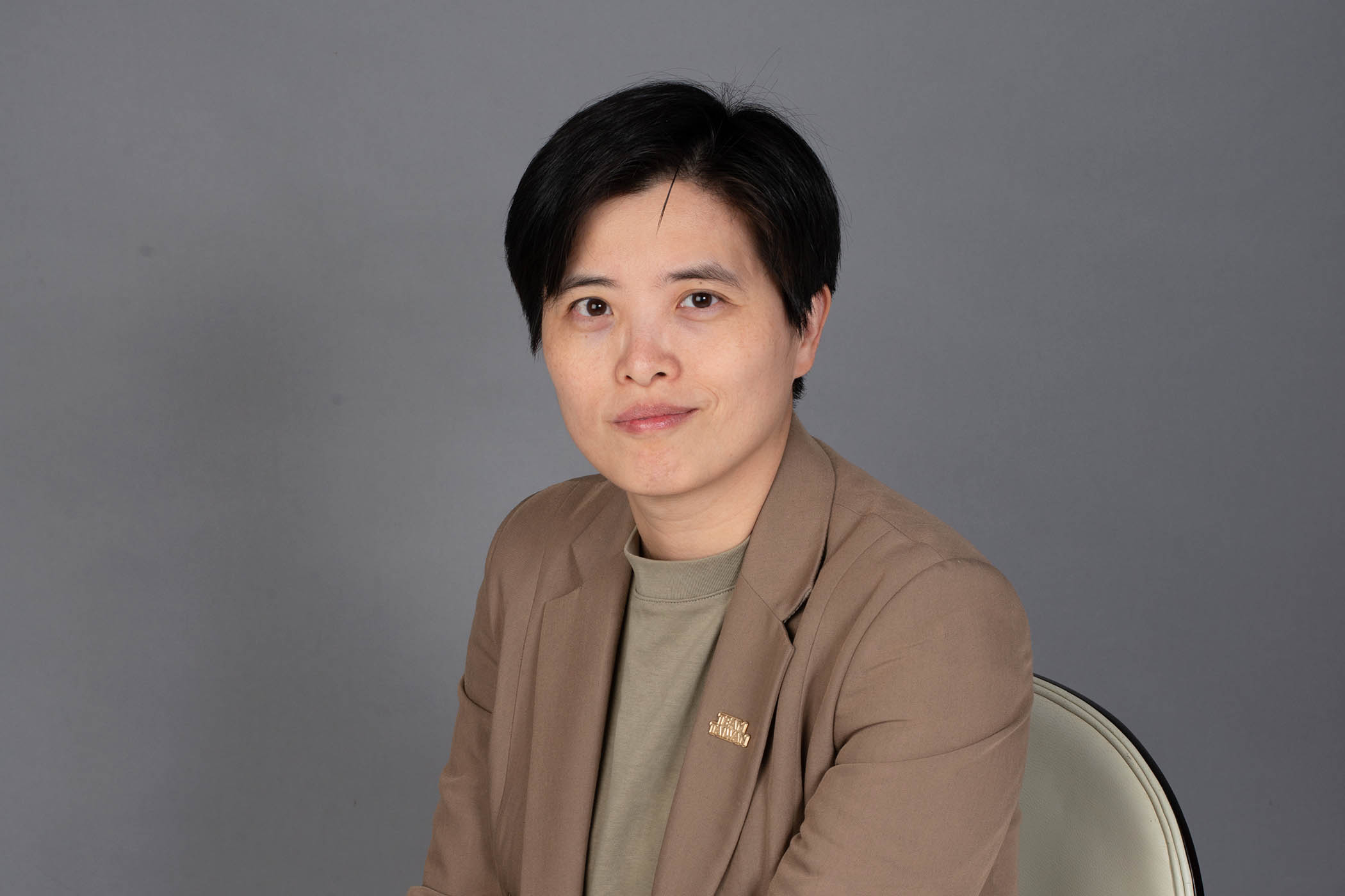 Above: International Booker winner Yáng Shuāng-zǐ; lead image: Yáng with translator Lin King