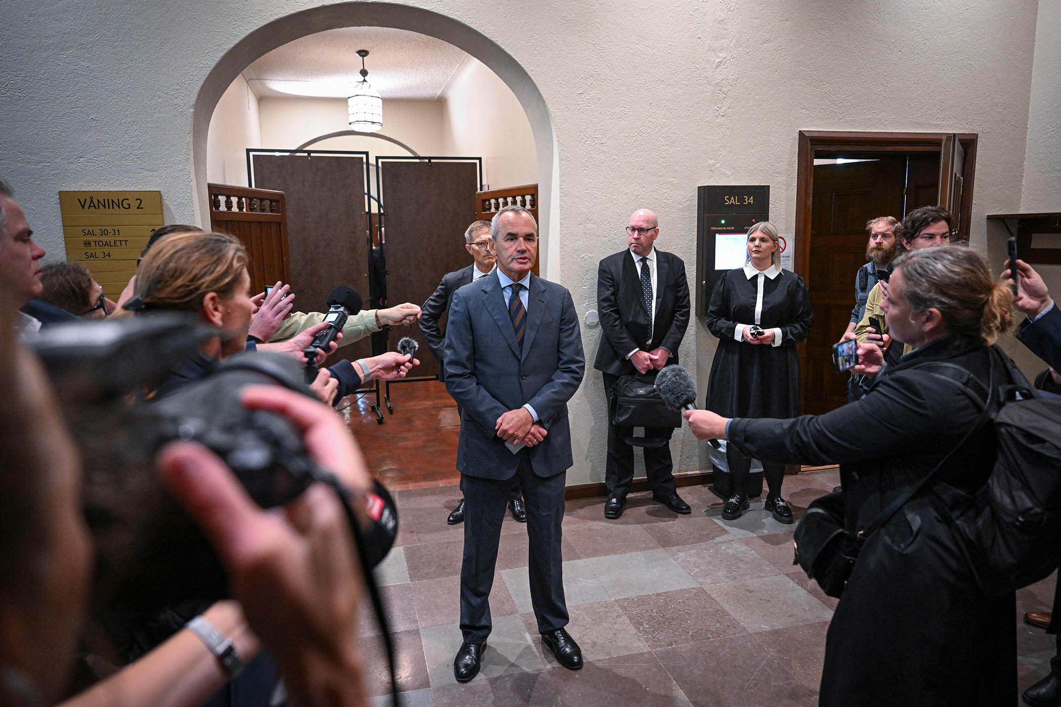 Ian Lundin (C), former chairman of the Swedish oil company Lundin Oil, gives a statement to the press upon arrival on September 5, 2023 to the District Court in Stockholm, Sweden, prior to the start of his trial as he is charged for suspected complicity in war crimes in Sudan.