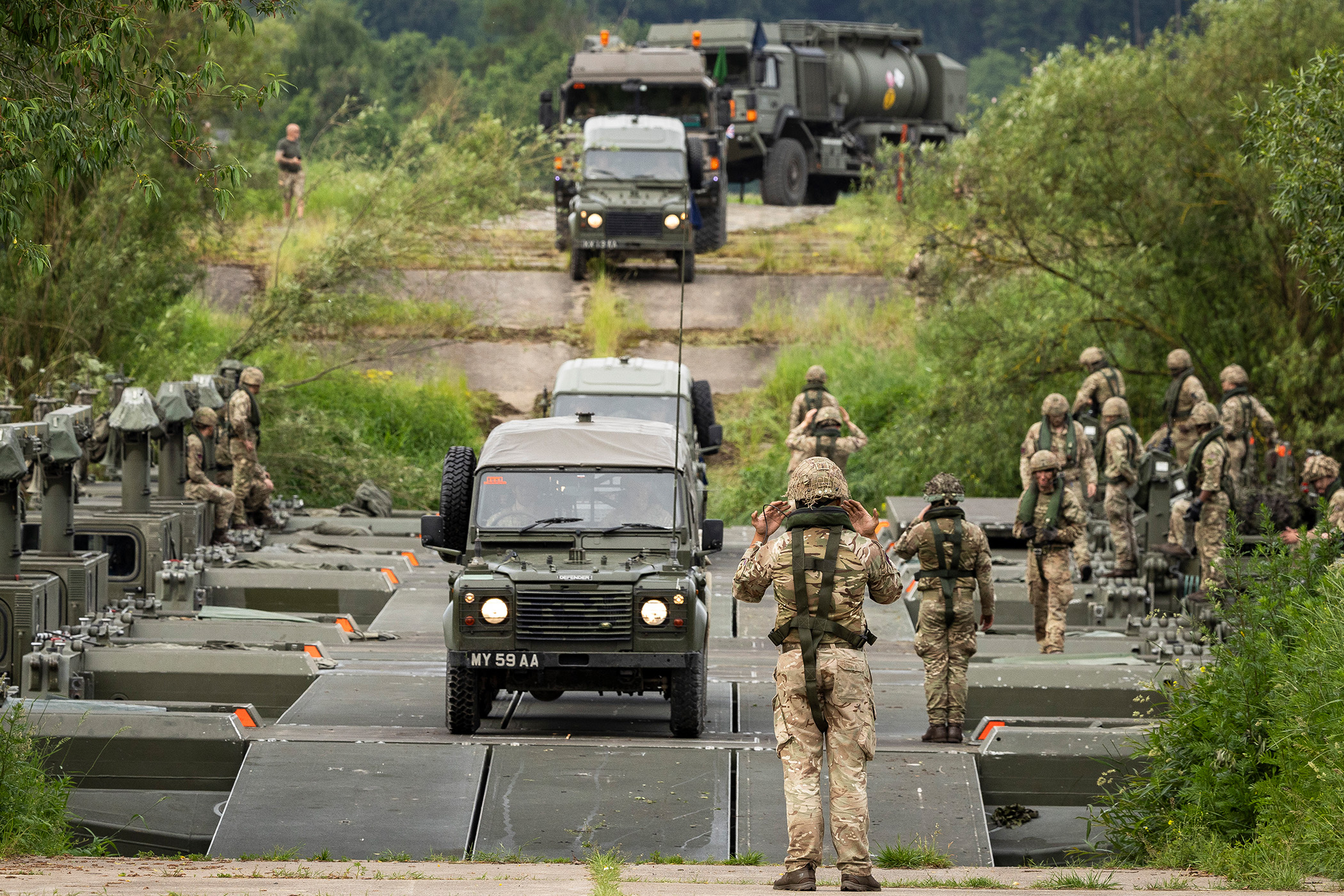 Race to win £2bn Land Rover contract with British Army offers carmakers a lifeline