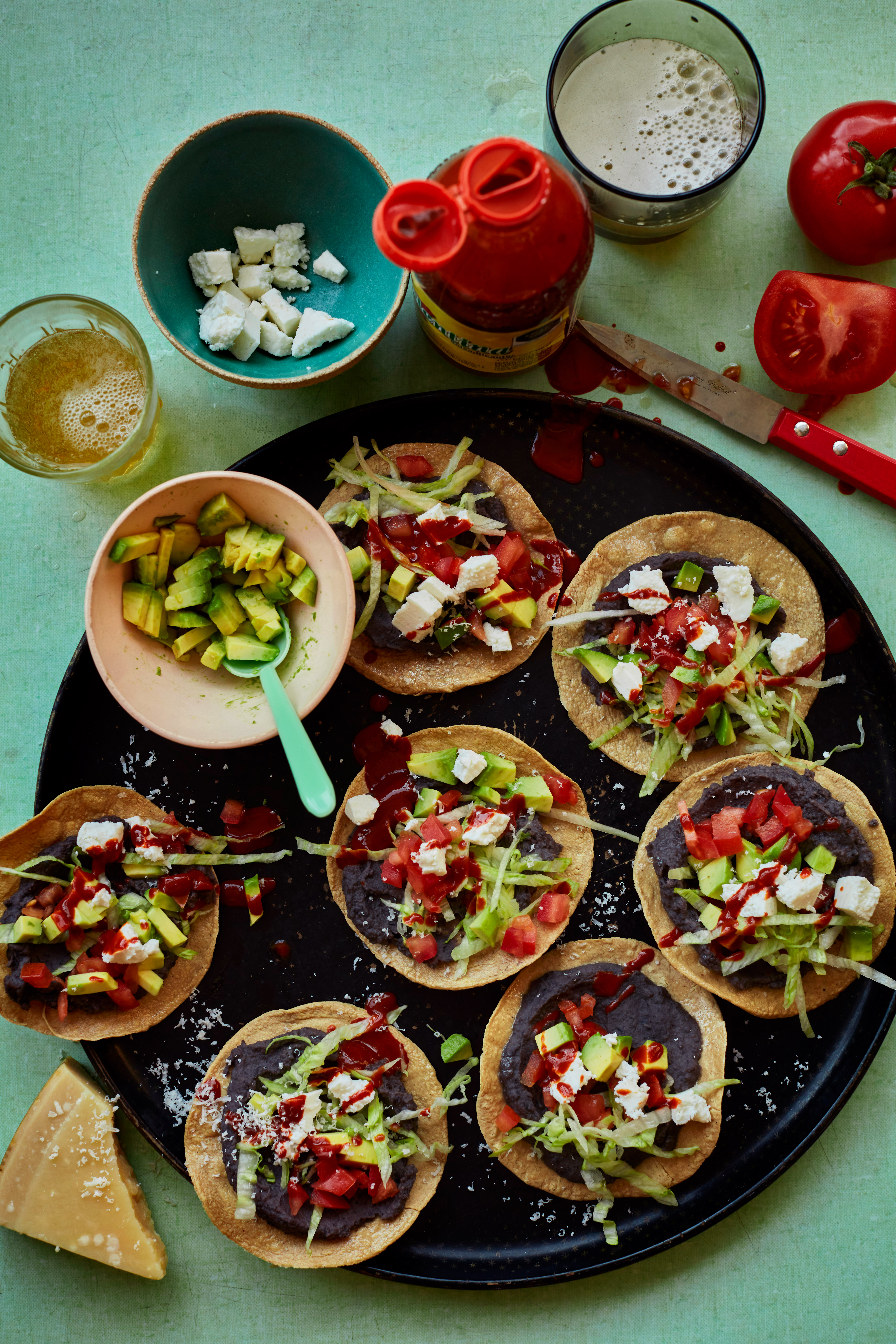 No need to soak the beans overnight… tostadas de frijoles negros refritos