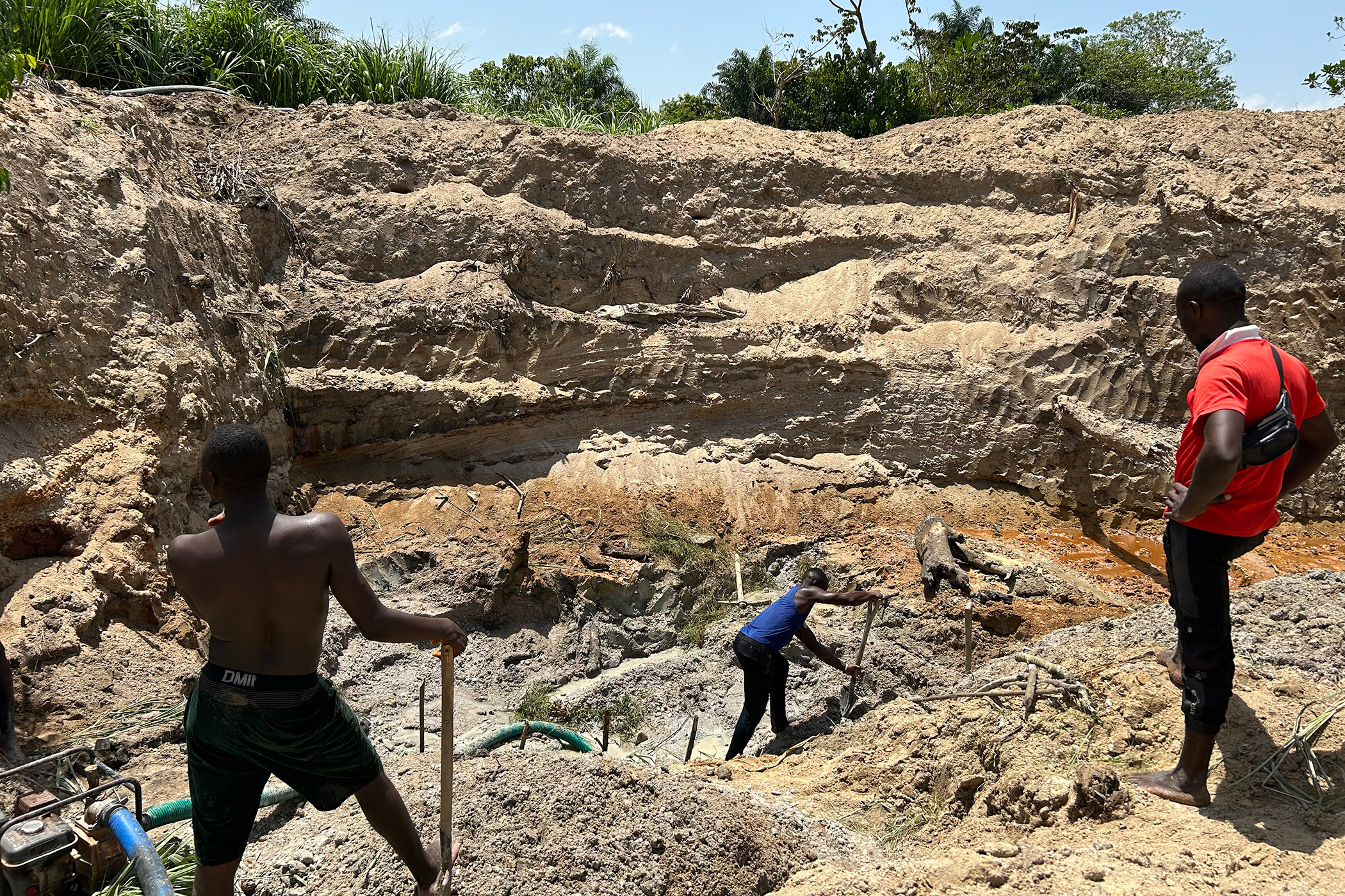 An artisanal mine near Kono