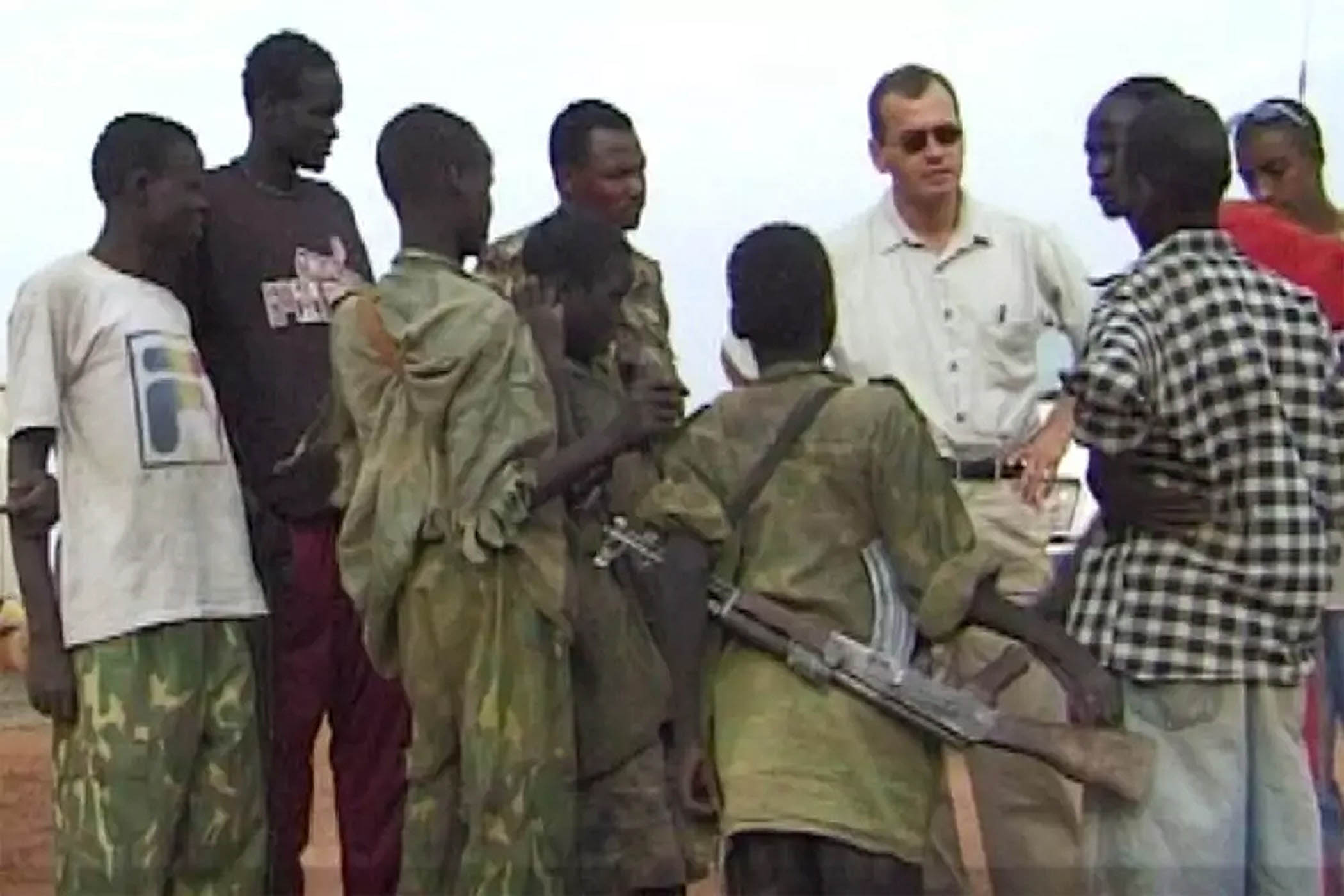 Extract from a film shot in March 2001, presented as evidence in the Stockholm court, showing Ian Lundin surrounded by child soldiers. In the film, Swedish journalist Bengt Nilsson asks him what he thinks of the “child soldiers guarding the oil fields”. It’s a “generalization to claim that they are guarding the oil fields”, replies Lundin.