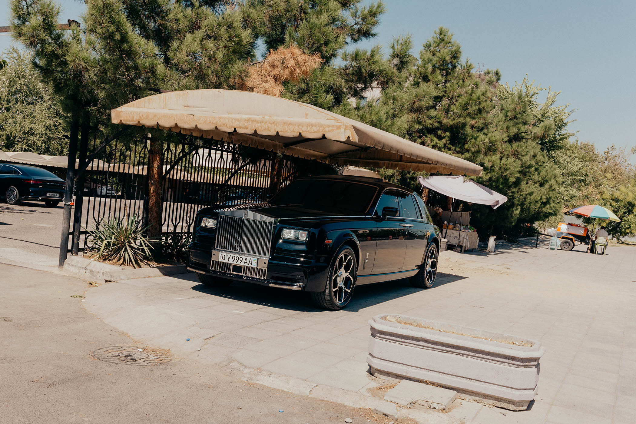 Shady customer: a Rolls-Royce keeps cool from the desert sun